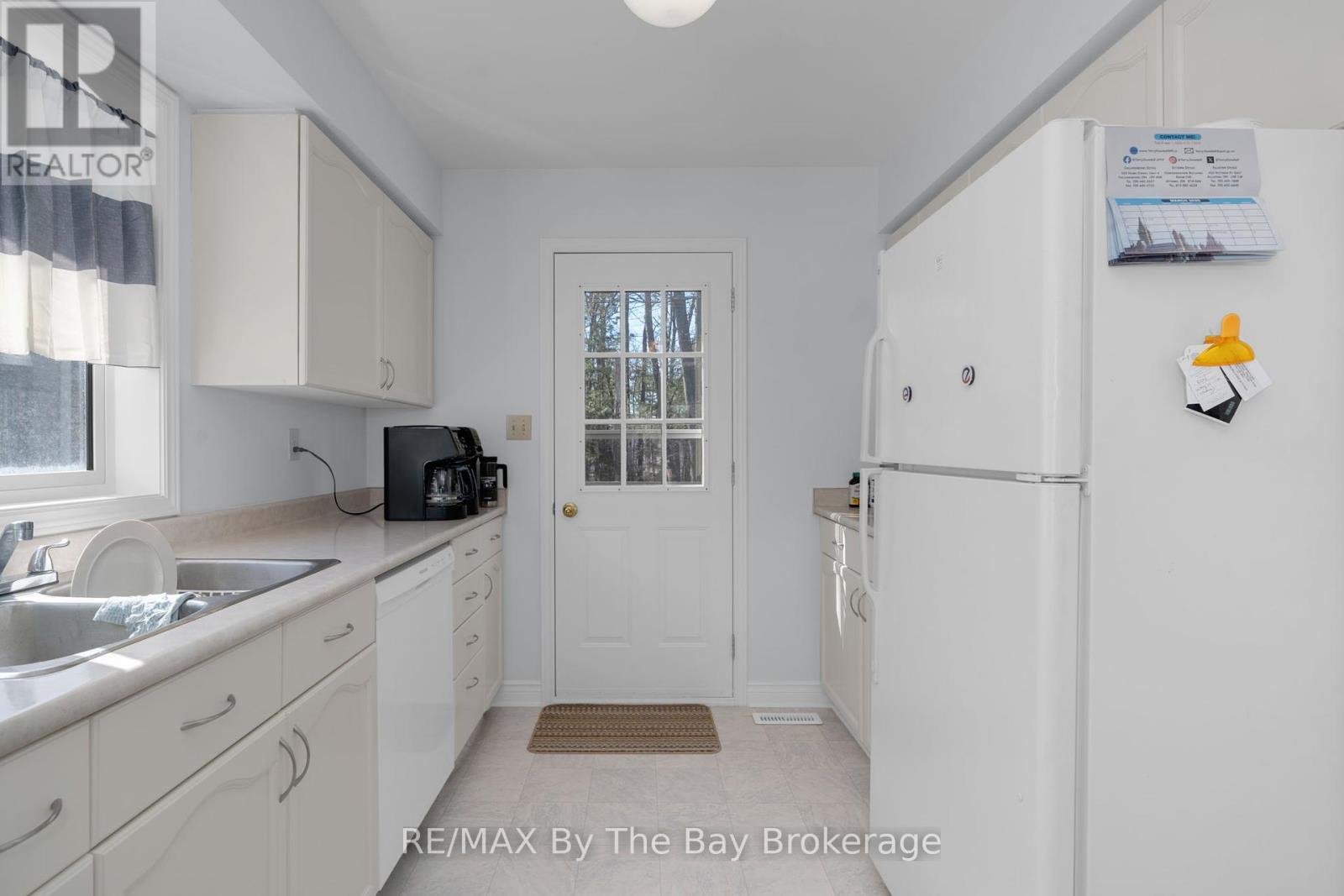 60 Dyer Drive, Wasaga Beach, Ontario  L9Z 1E2 - Photo 14 - S12038247