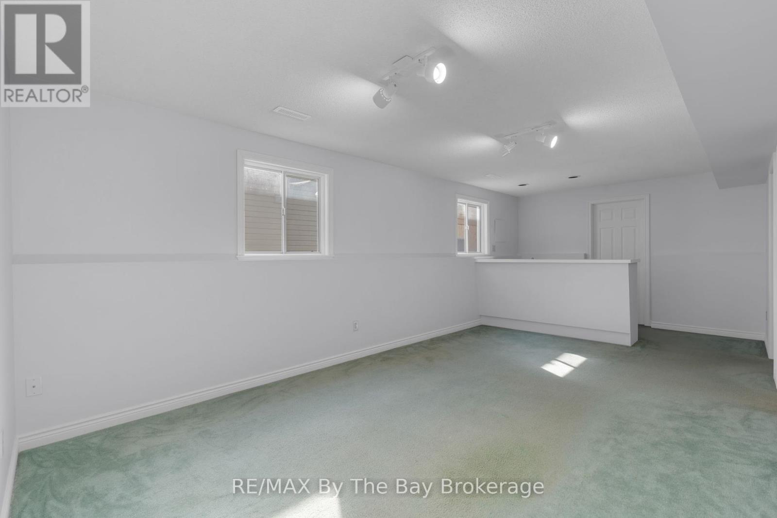 60 Dyer Drive, Wasaga Beach, Ontario  L9Z 1E2 - Photo 21 - S12038247