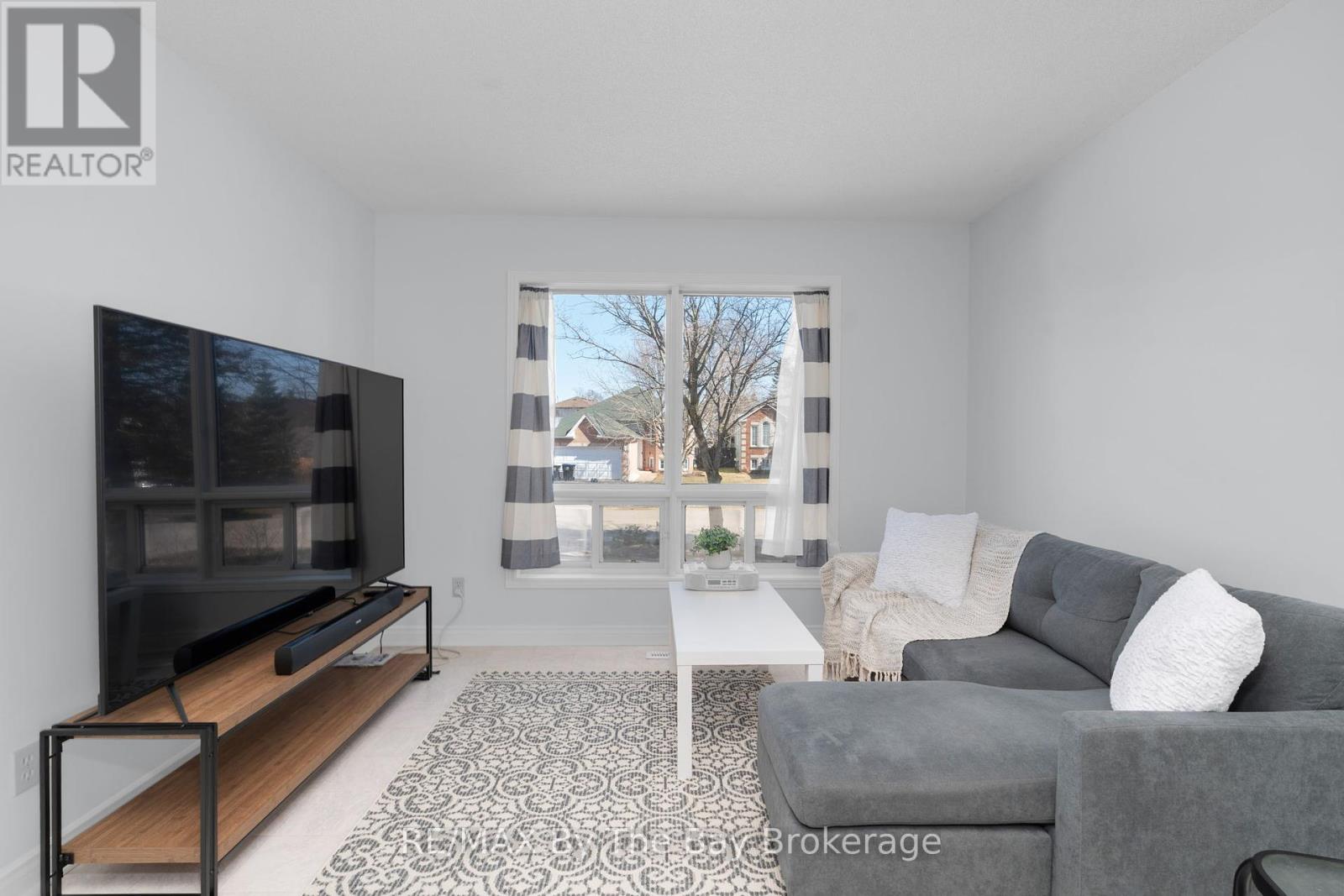 60 Dyer Drive, Wasaga Beach, Ontario  L9Z 1E2 - Photo 6 - S12038247