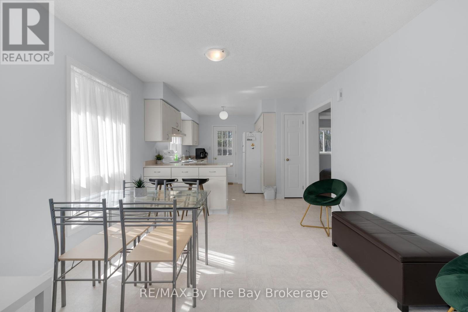 60 Dyer Drive, Wasaga Beach, Ontario  L9Z 1E2 - Photo 9 - S12038247