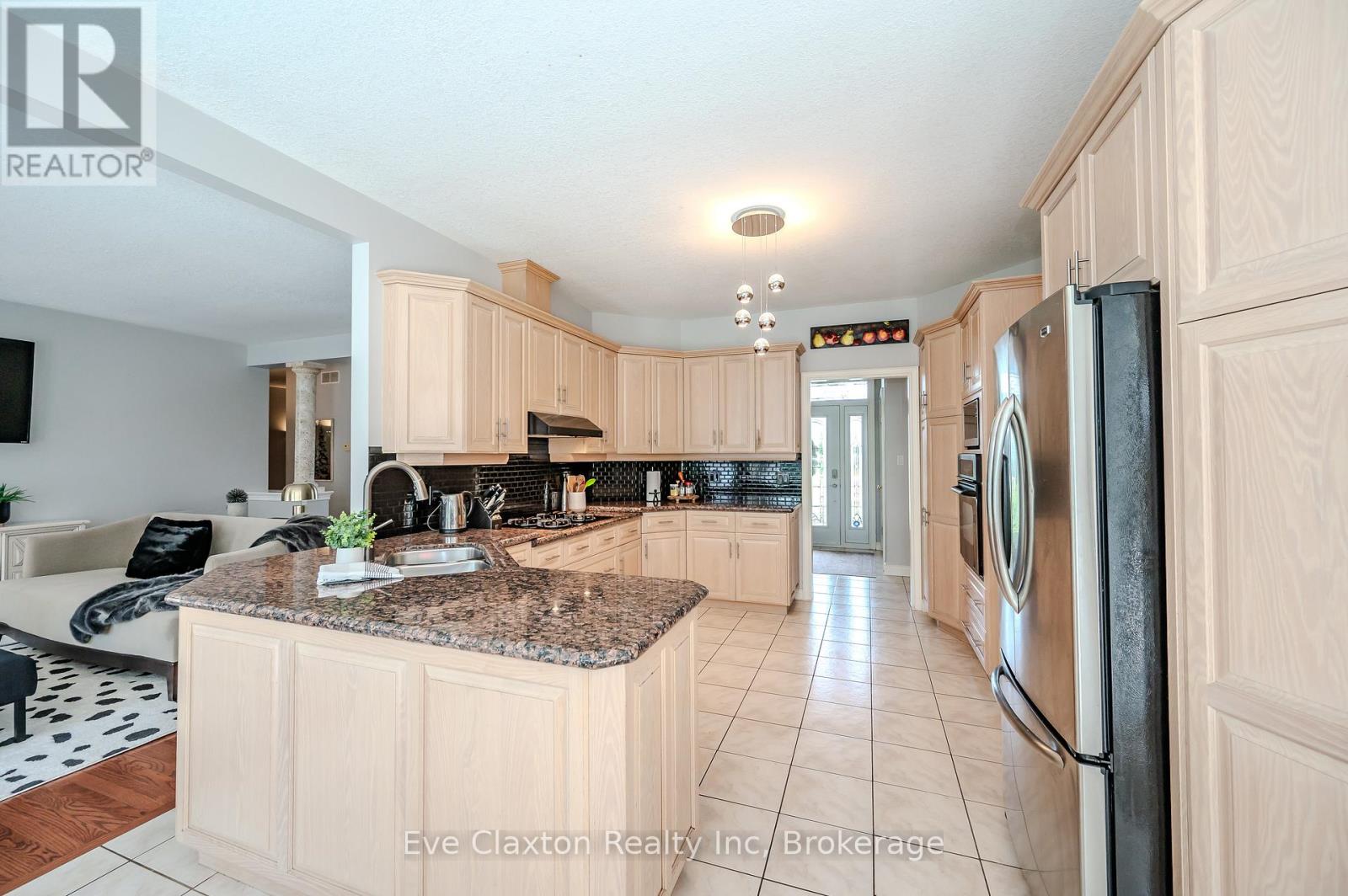 5946 86 Line, Woolwich, Ontario  N0B 2V0 - Photo 10 - X12038246