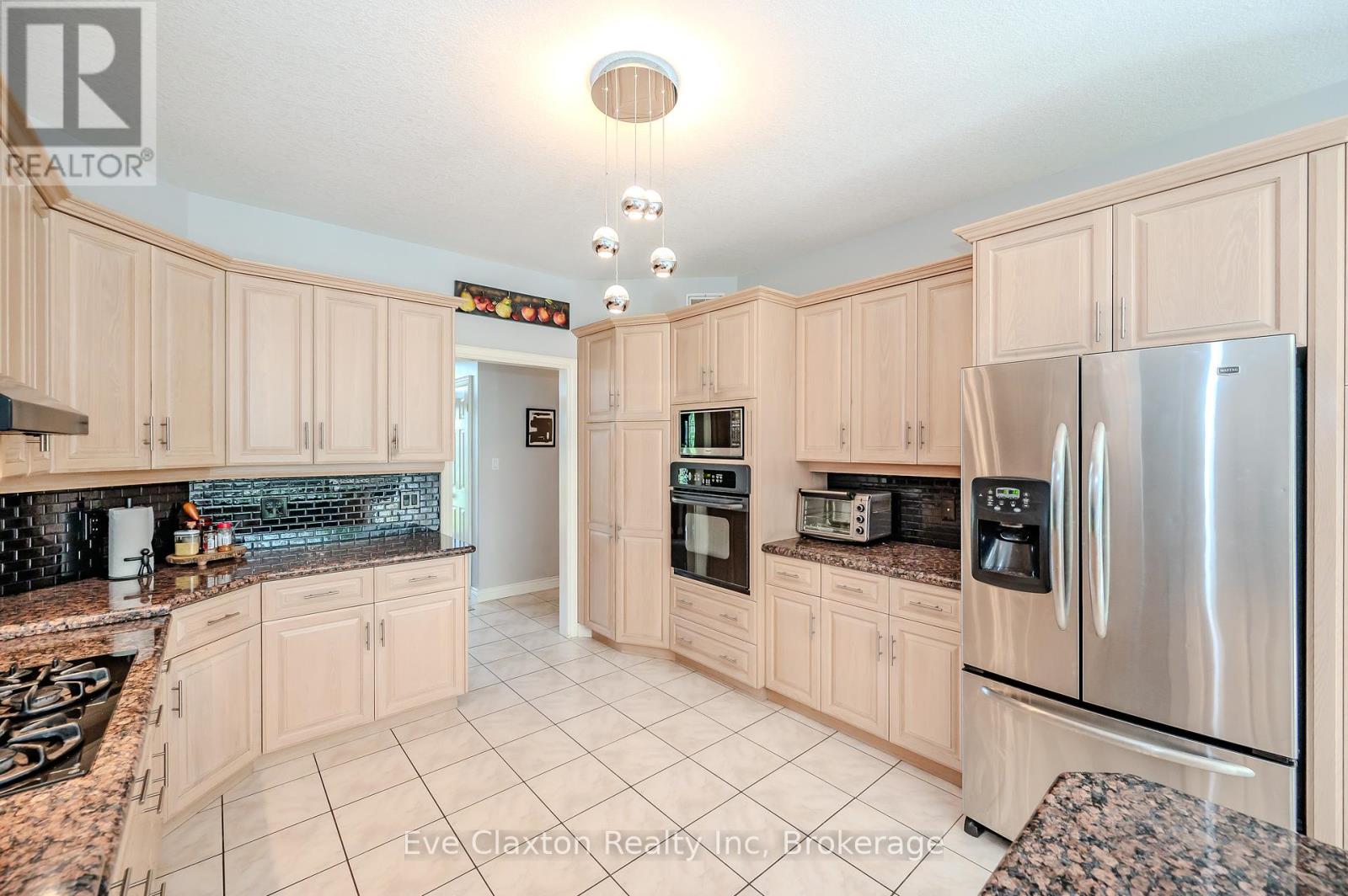 5946 86 Line, Woolwich, Ontario  N0B 2V0 - Photo 13 - X12038246