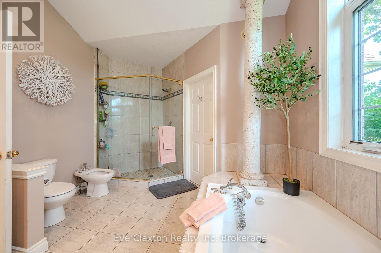 5946 86 Line, Woolwich, Ontario  N0B 2V0 - Photo 17 - X12038246