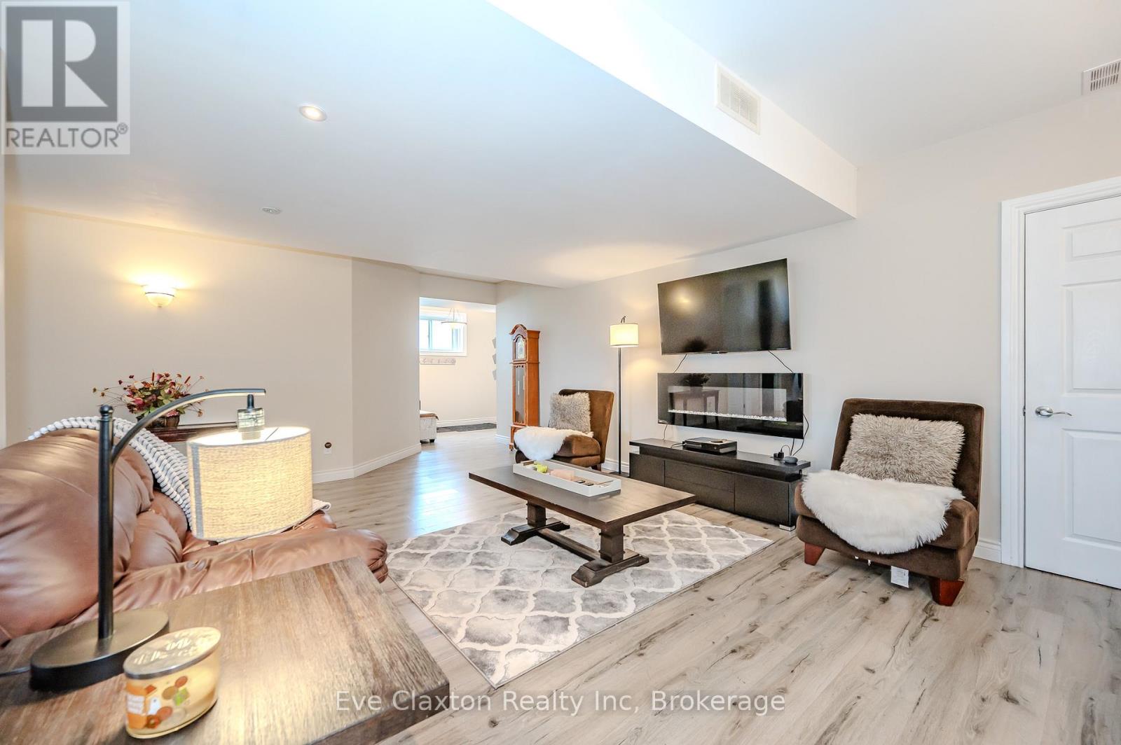 5946 86 Line, Woolwich, Ontario  N0B 2V0 - Photo 25 - X12038246