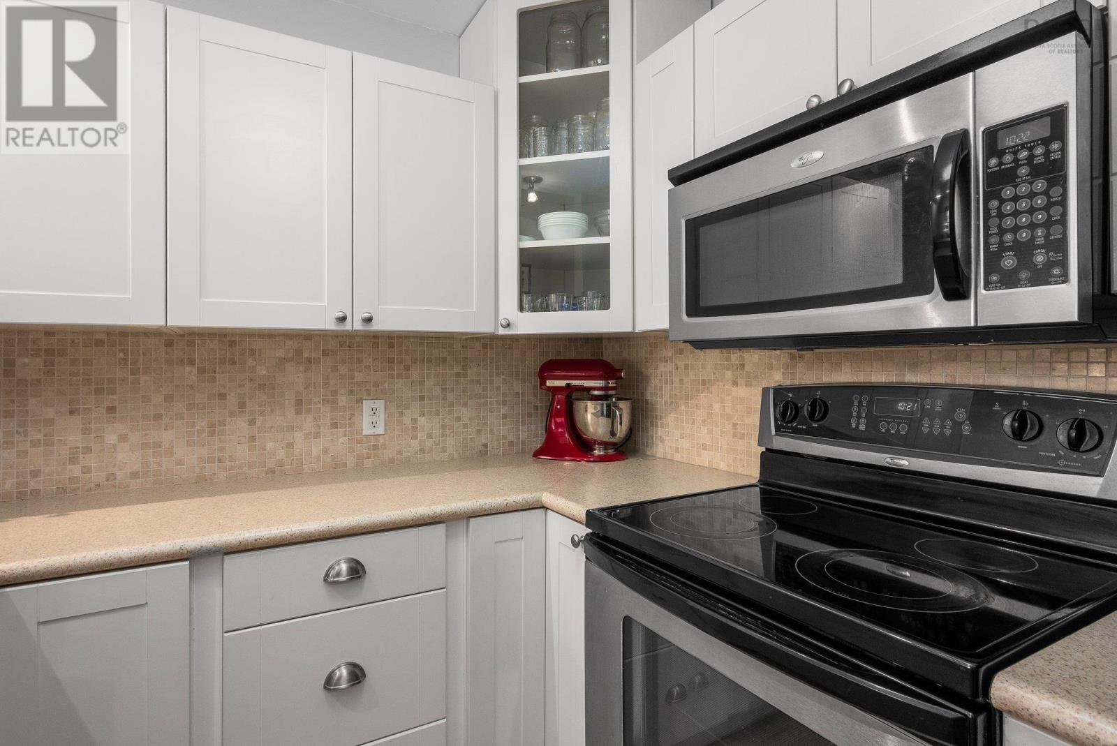 204 215 King Street, Bridgewater, Nova Scotia  B4V 1A6 - Photo 11 - 202505676