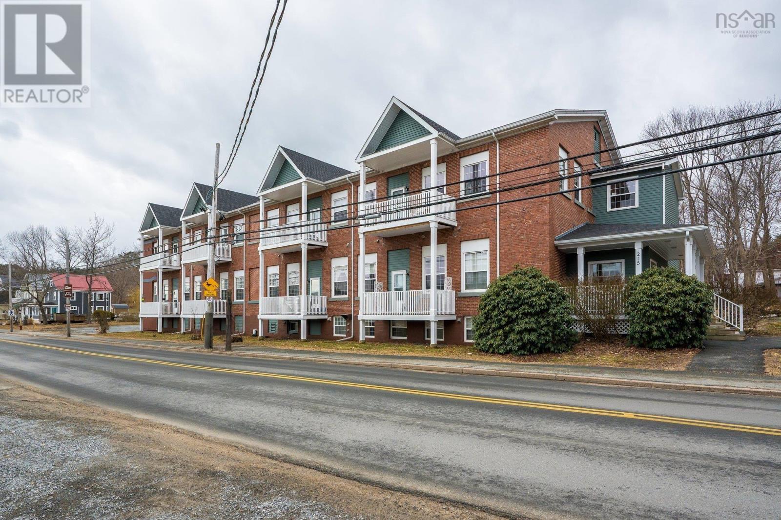 204 215 King Street, Bridgewater, Nova Scotia  B4V 1A6 - Photo 2 - 202505676