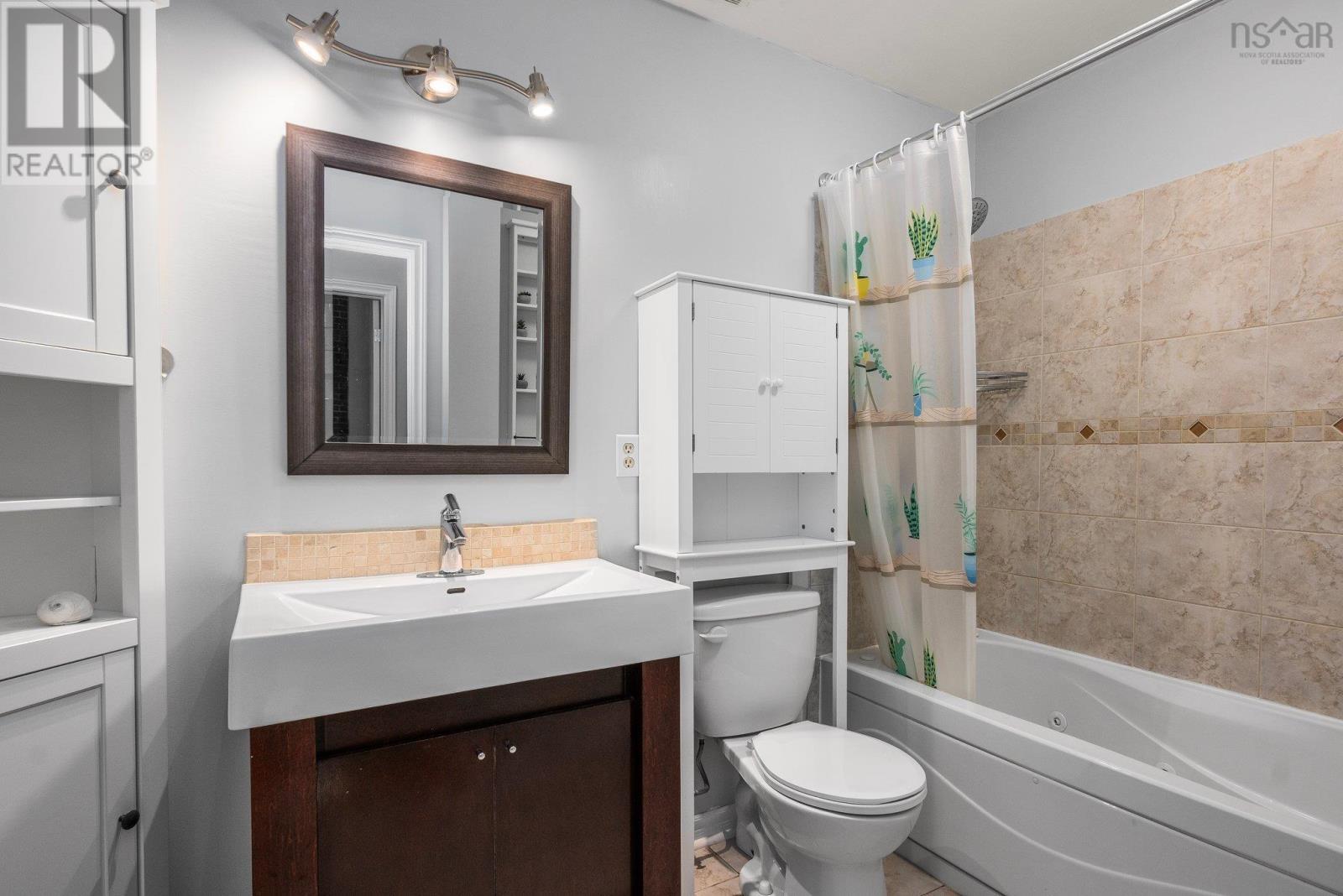 204 215 King Street, Bridgewater, Nova Scotia  B4V 1A6 - Photo 25 - 202505676