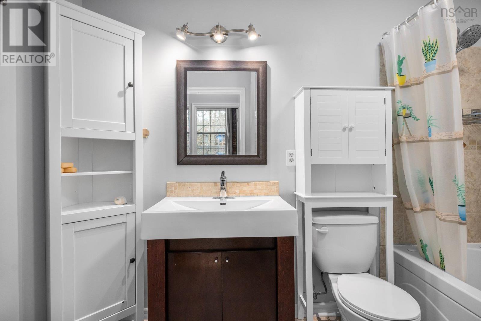 204 215 King Street, Bridgewater, Nova Scotia  B4V 1A6 - Photo 26 - 202505676