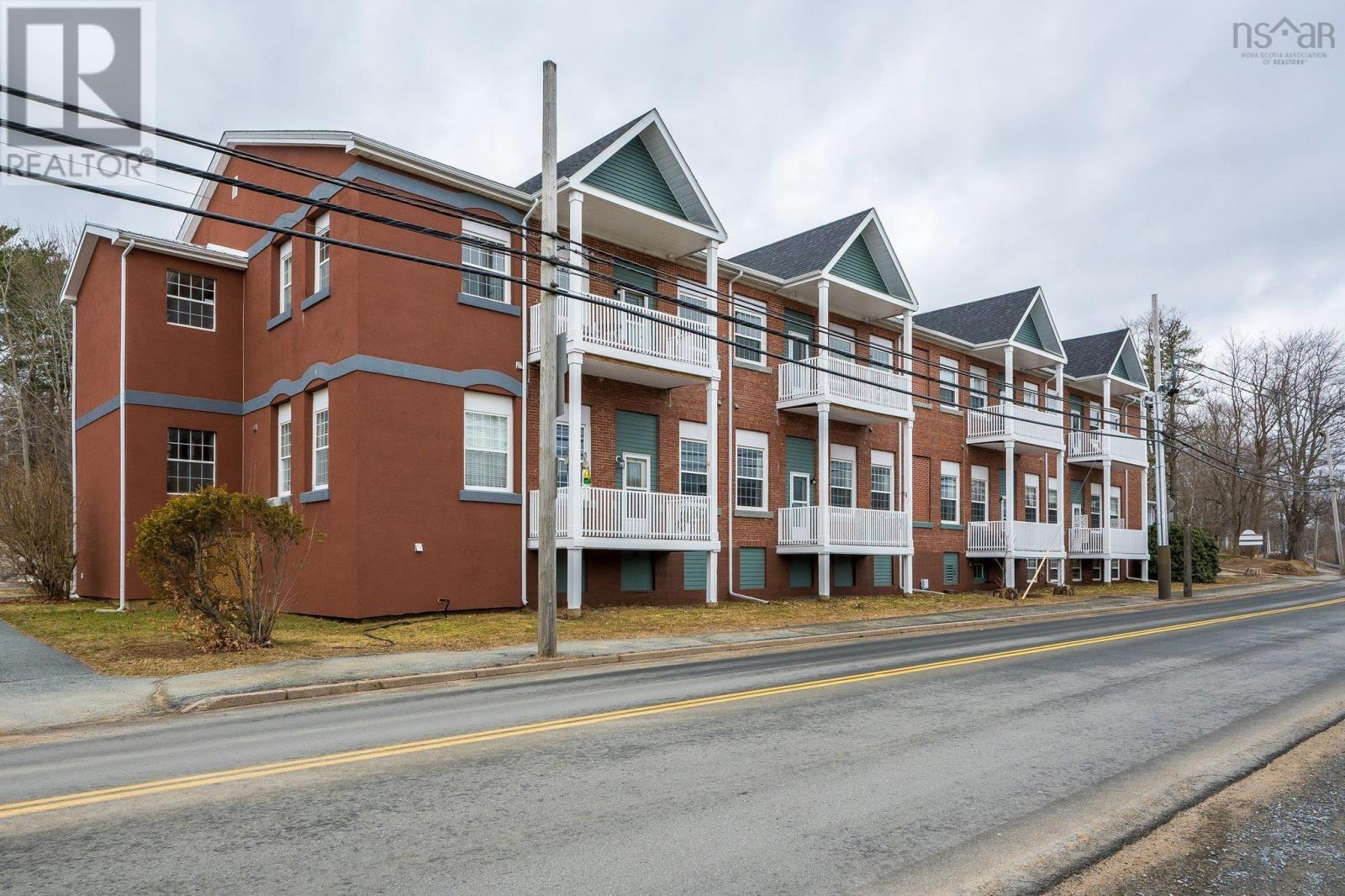204 215 King Street, Bridgewater, Nova Scotia  B4V 1A6 - Photo 3 - 202505676