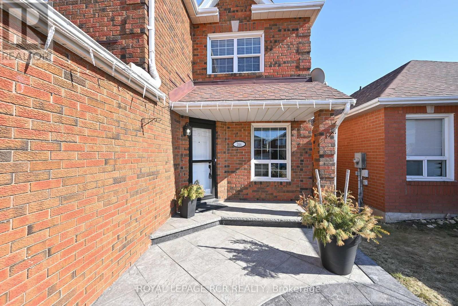 Property at 244 HOWARD CRESCENT image 3