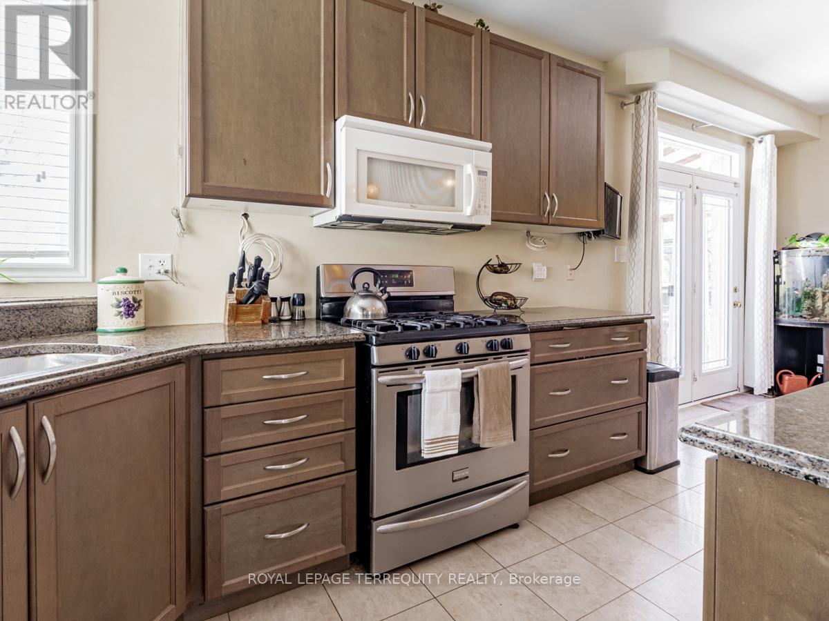 41 Mackenzie Court, Georgina, Ontario  L4P 0E1 - Photo 10 - N12038236