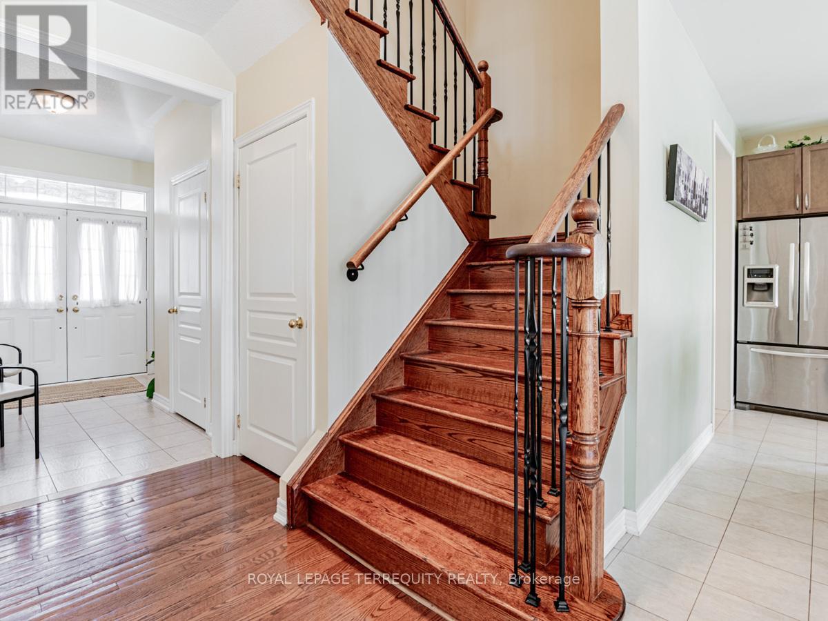41 Mackenzie Court, Georgina, Ontario  L4P 0E1 - Photo 19 - N12038236