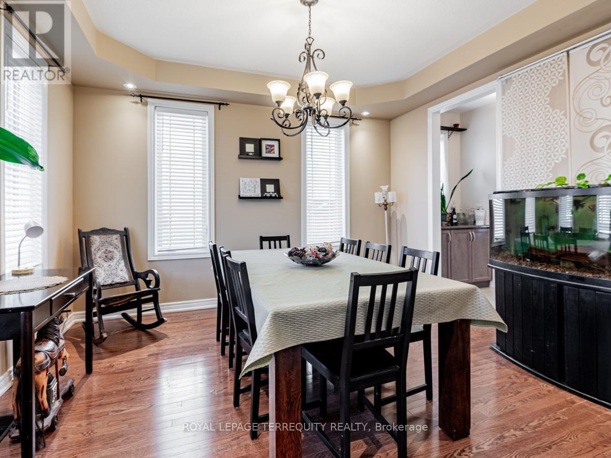 41 Mackenzie Court, Georgina, Ontario  L4P 0E1 - Photo 6 - N12038236
