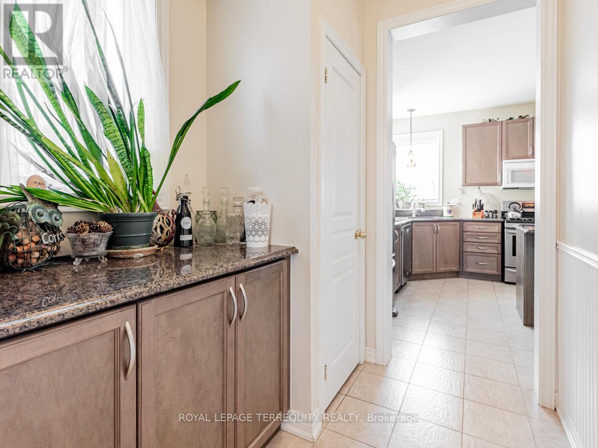 41 Mackenzie Court, Georgina, Ontario  L4P 0E1 - Photo 8 - N12038236