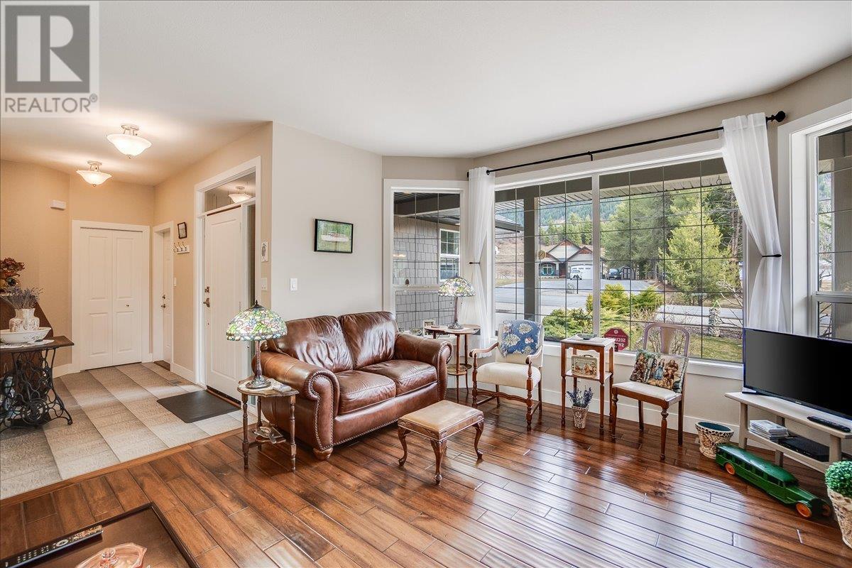 Property at 891 WATERLOO Road image 3