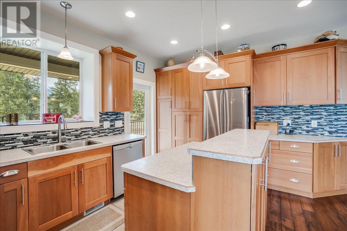 Property at 891 WATERLOO Road image 2