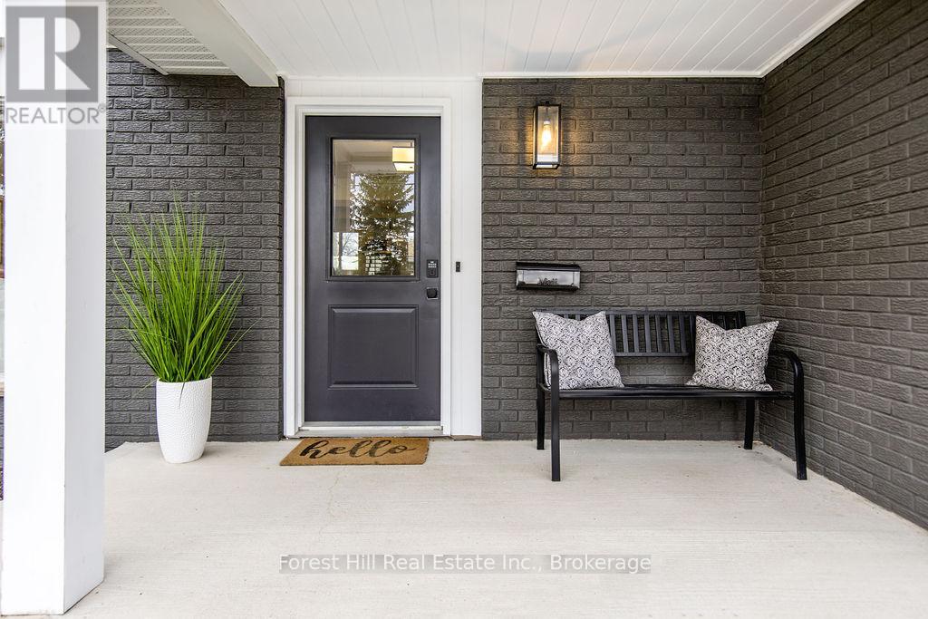 143 Collins Street, Collingwood, Ontario  L9Y 4C9 - Photo 3 - S12038379