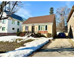 82 HILLCROFT DRIVE, Toronto, Ontario