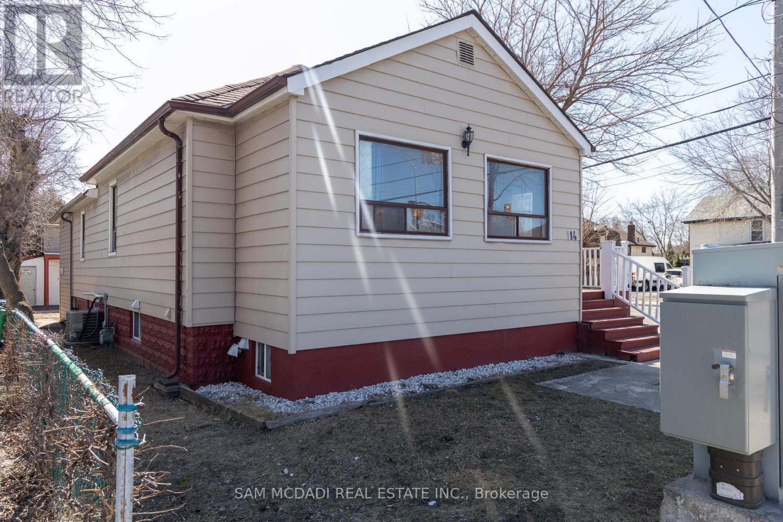 Property at 114 KING STREET W image 3
