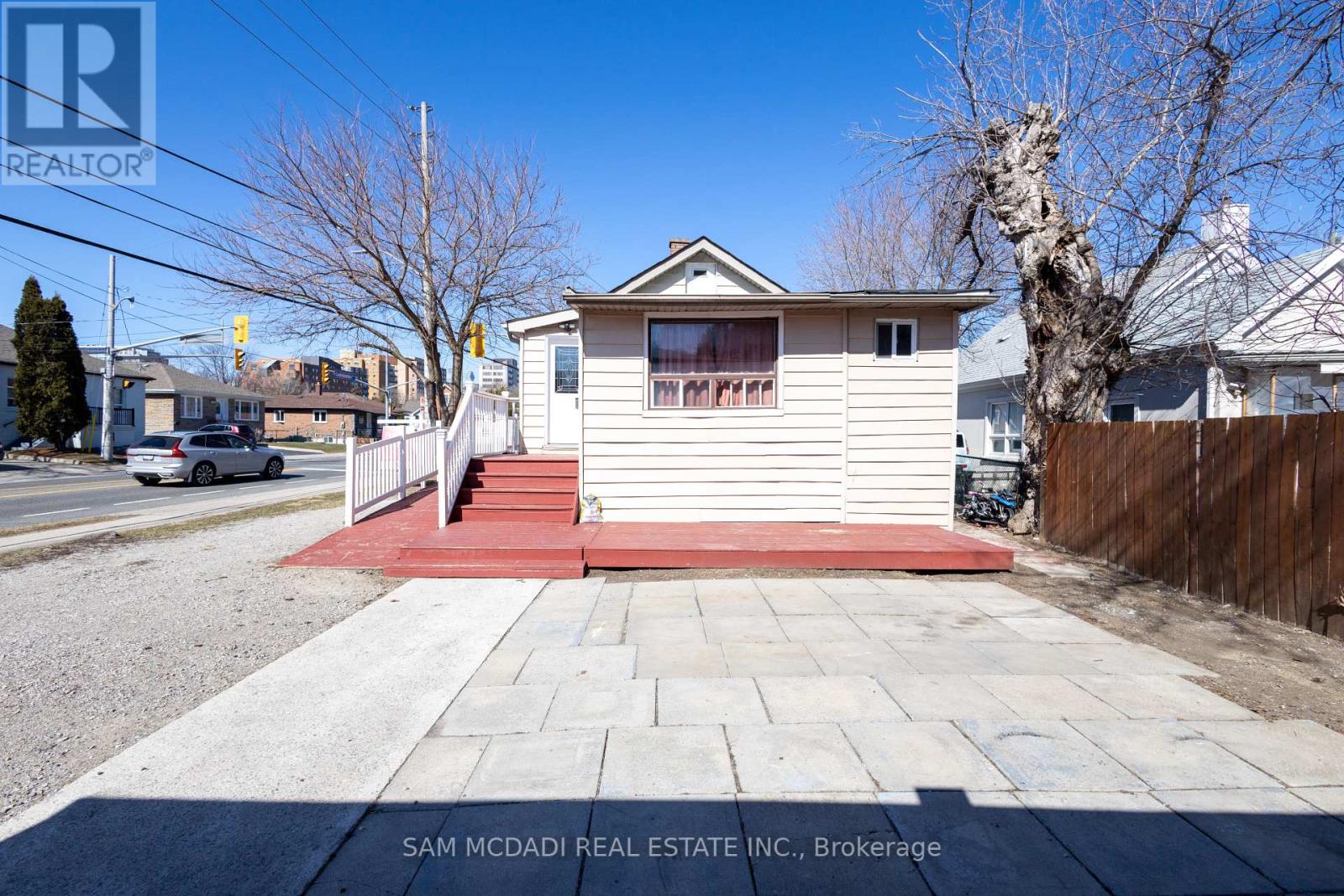 Property at 114 KING STREET W image 5