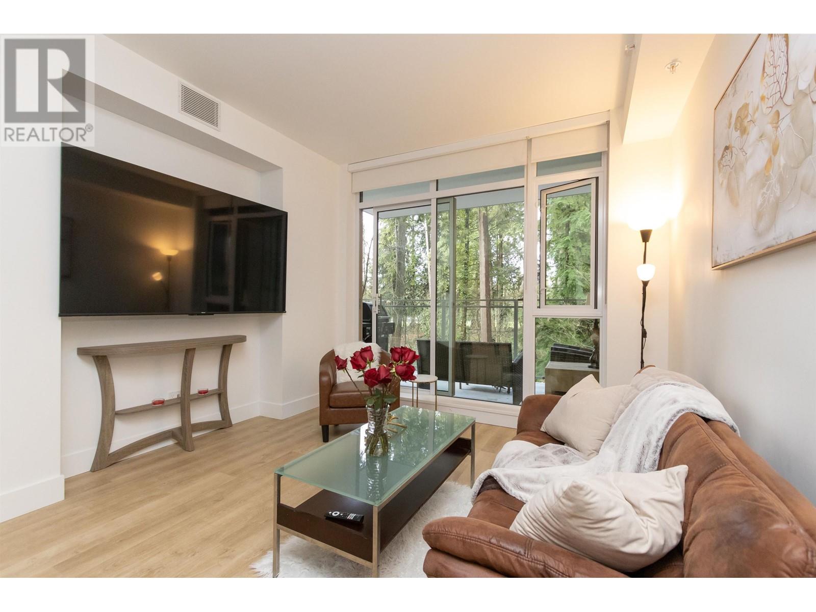 302 2325 Emery Court, North Vancouver, British Columbia  V7J 0E8 - Photo 2 - R2981104