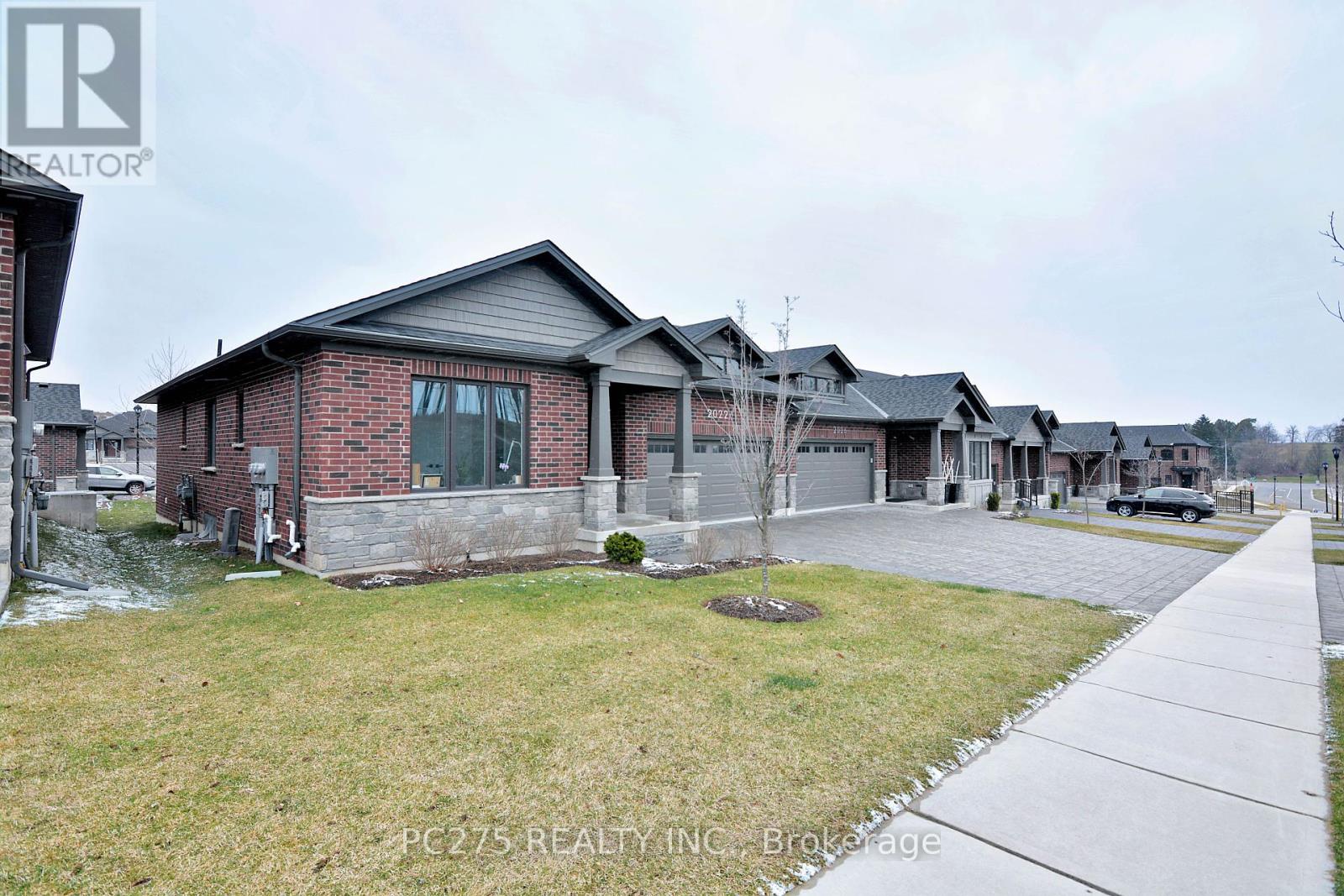 Property at 10 - 2022 UPPERPOINT BOULEVARD image 2