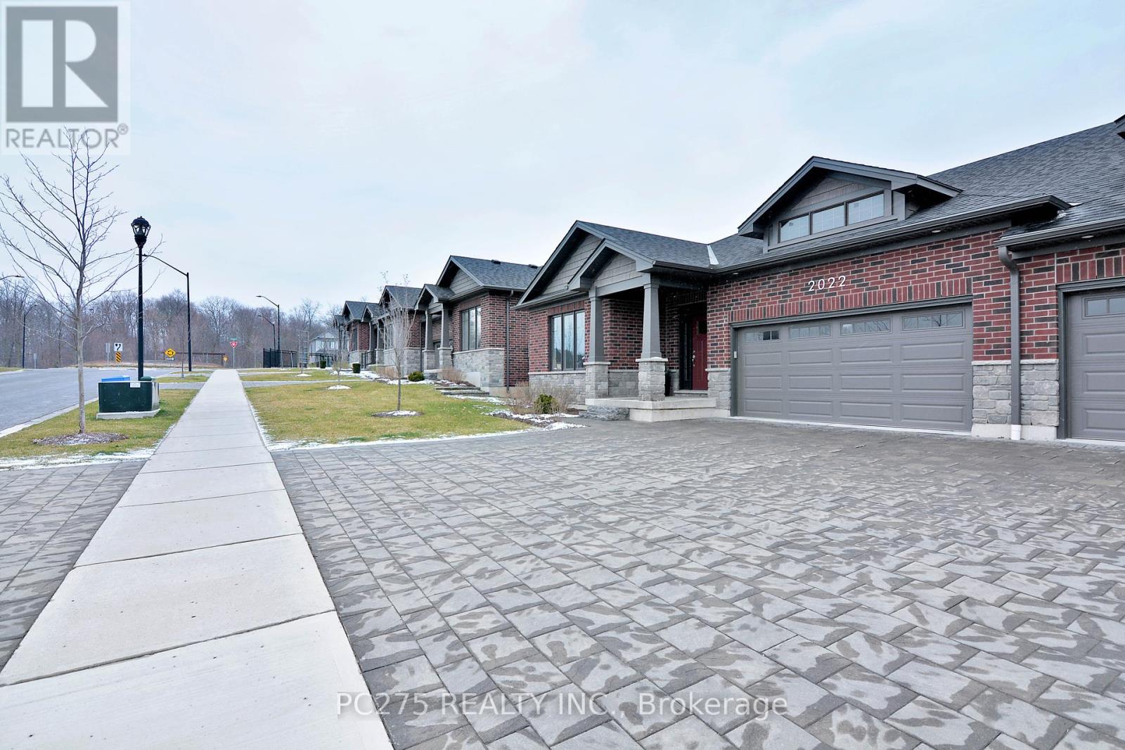 Property at 10 - 2022 UPPERPOINT BOULEVARD image 3