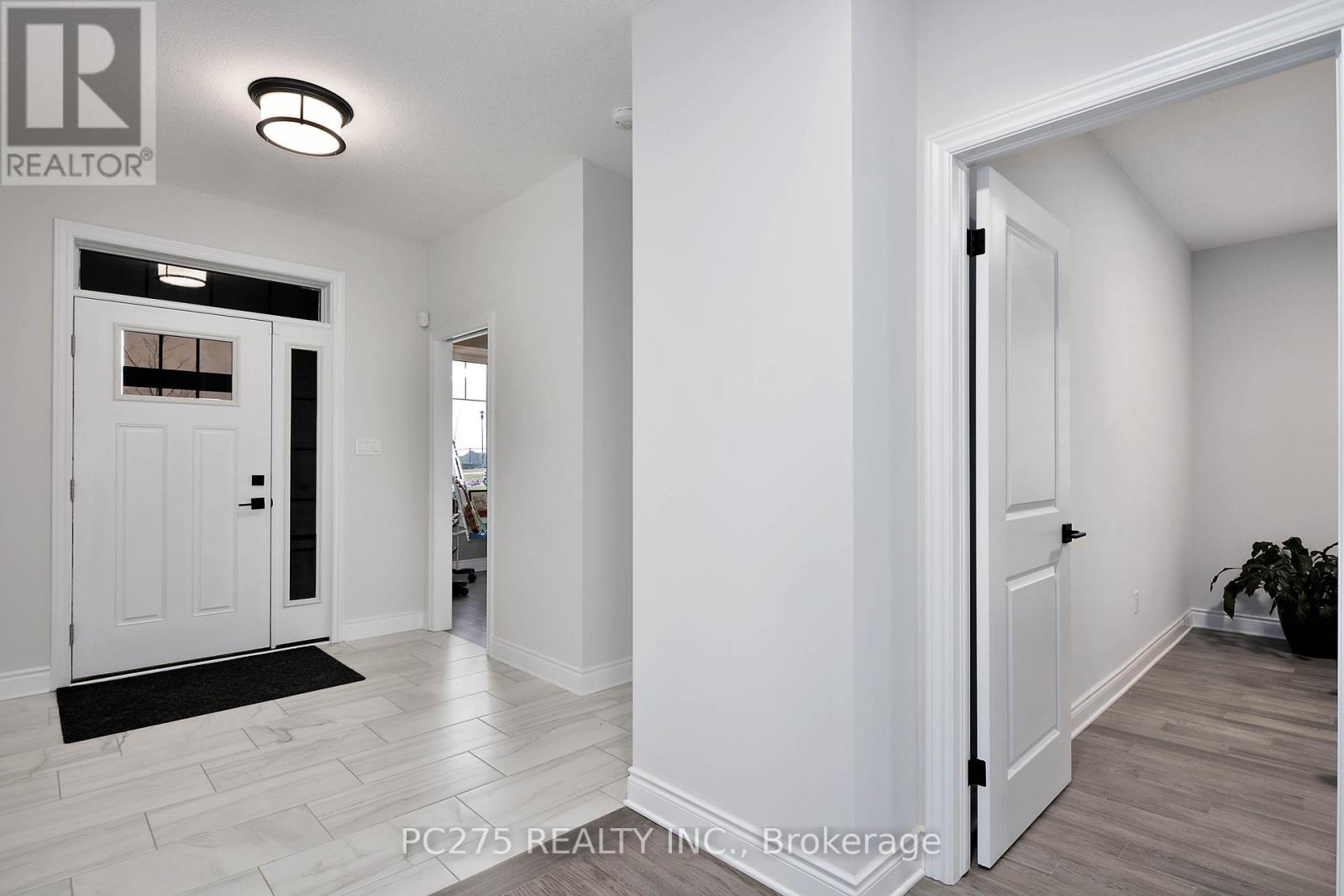 Property at 10 - 2022 UPPERPOINT BOULEVARD image 5