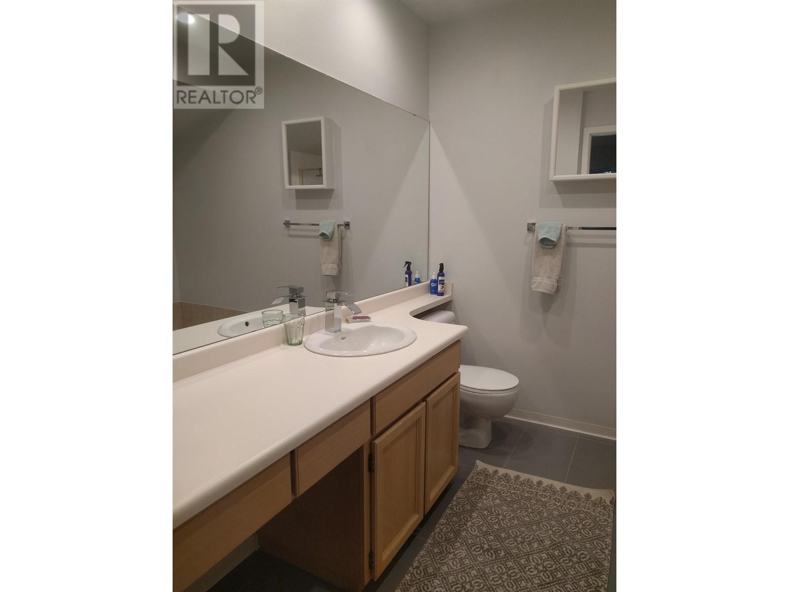 8828 Robin Court, Burnaby, British Columbia  V5A 4K7 - Photo 10 - R2981125
