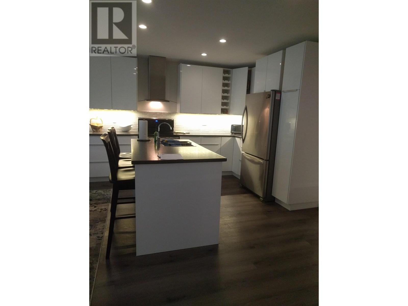 8828 Robin Court, Burnaby, British Columbia  V5A 4K7 - Photo 4 - R2981125