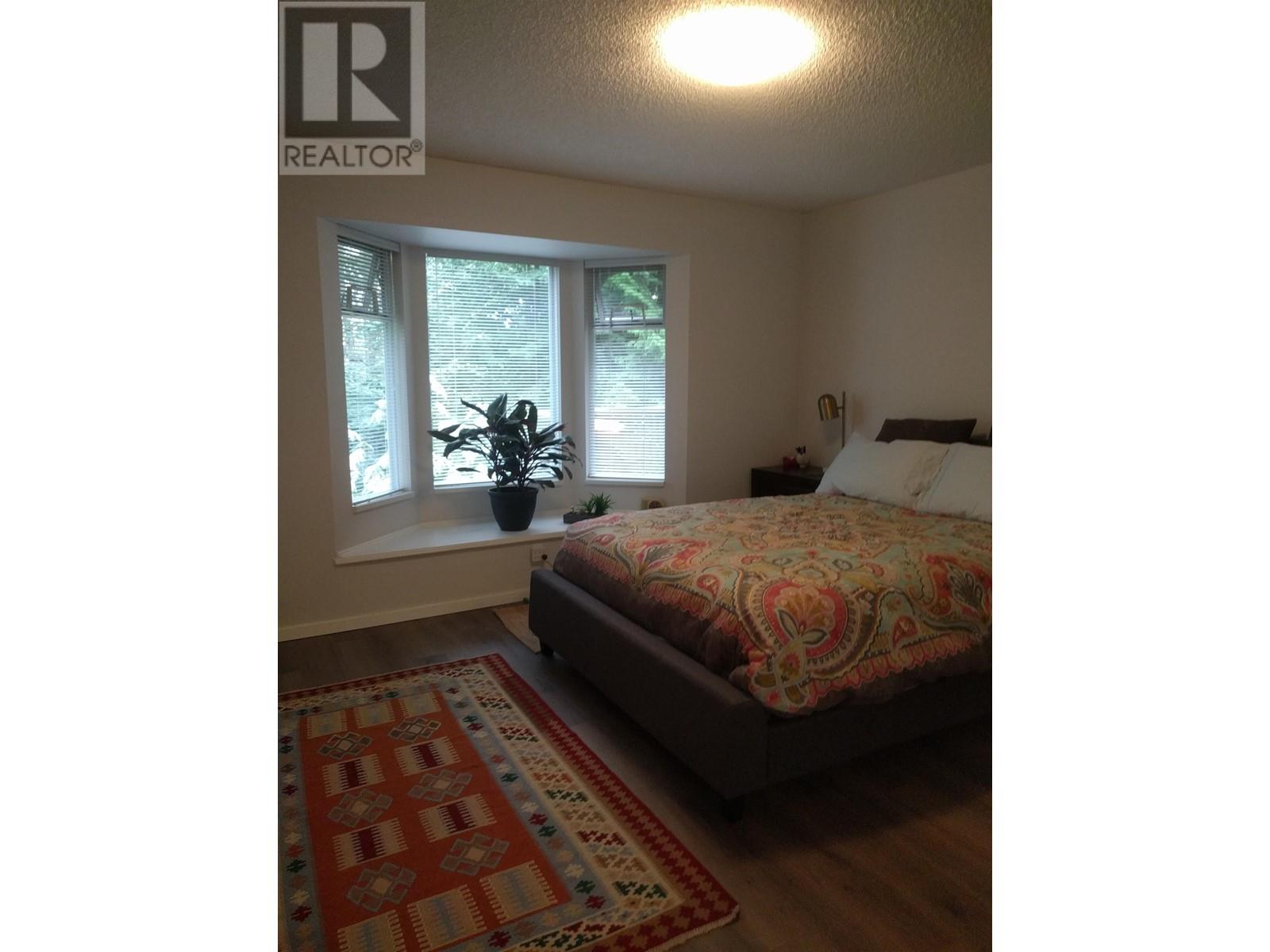 8828 Robin Court, Burnaby, British Columbia  V5A 4K7 - Photo 6 - R2981125