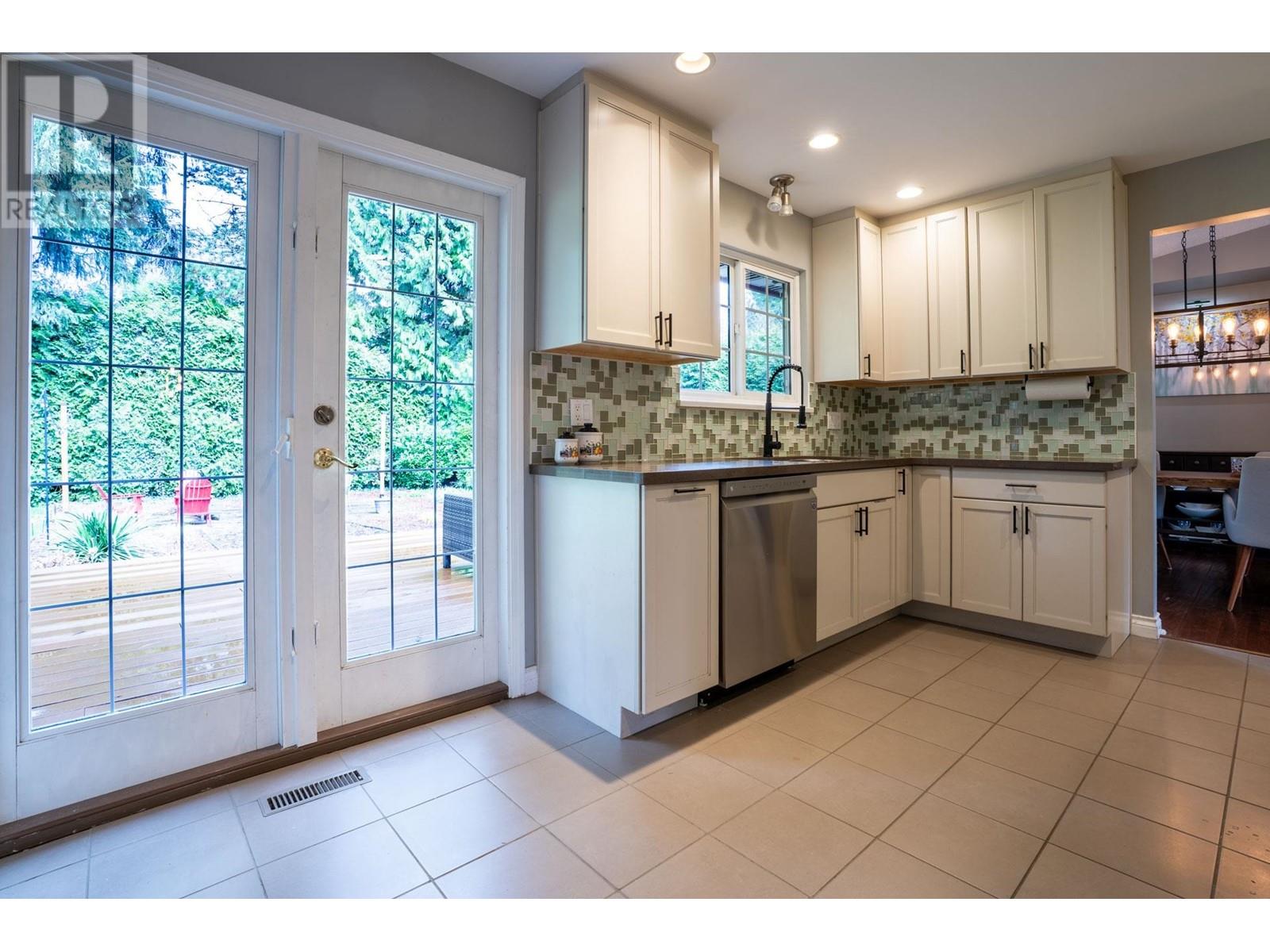 1667 Suffolk Avenue, Port Coquitlam, British Columbia  V3B 1H1 - Photo 11 - R2981153