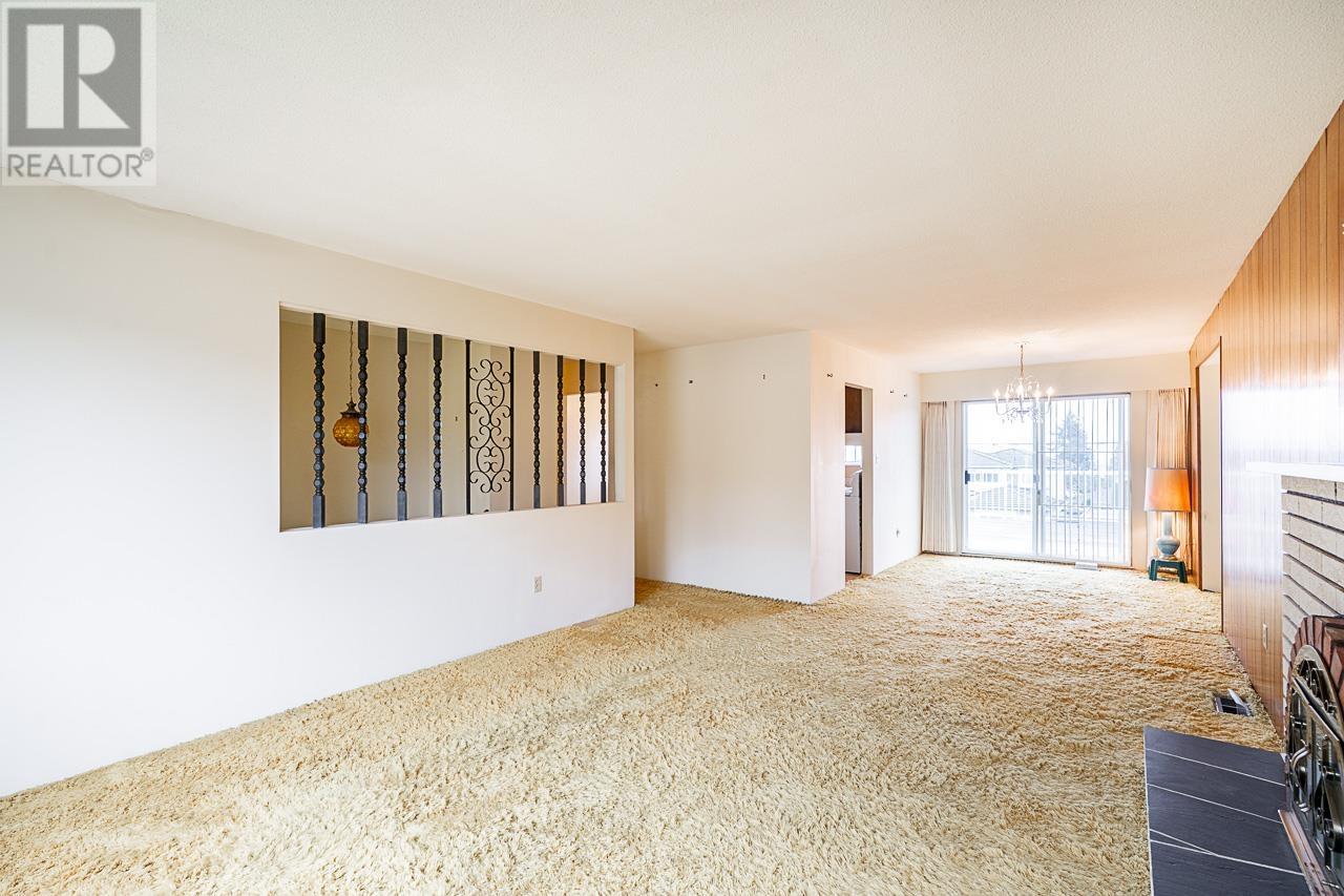 4755 Harley Court, Burnaby, British Columbia  V5H 1M9 - Photo 3 - R2981184