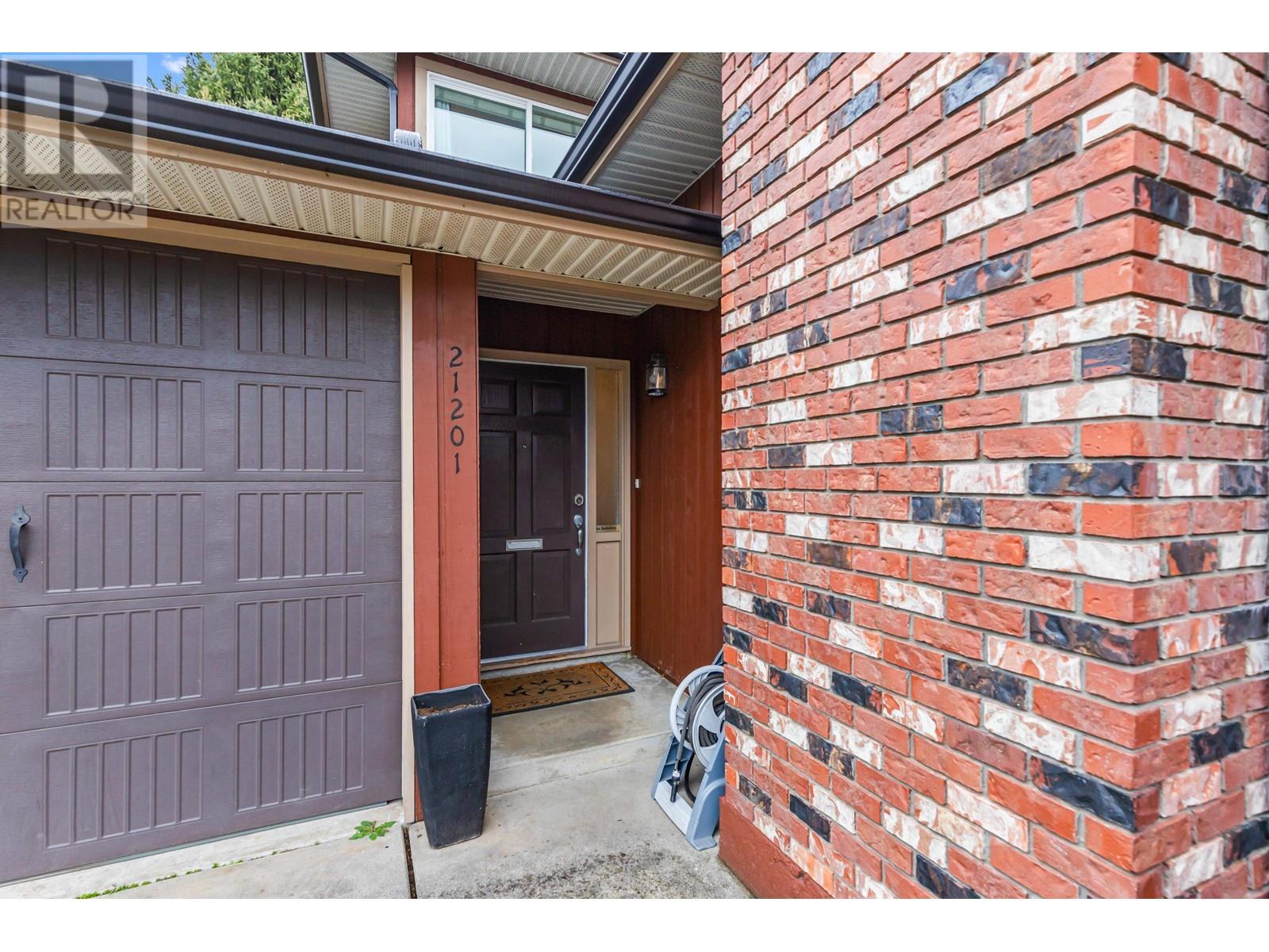 21201 Mccallum Court, Maple Ridge, British Columbia  V4R 2L9 - Photo 4 - R2981187