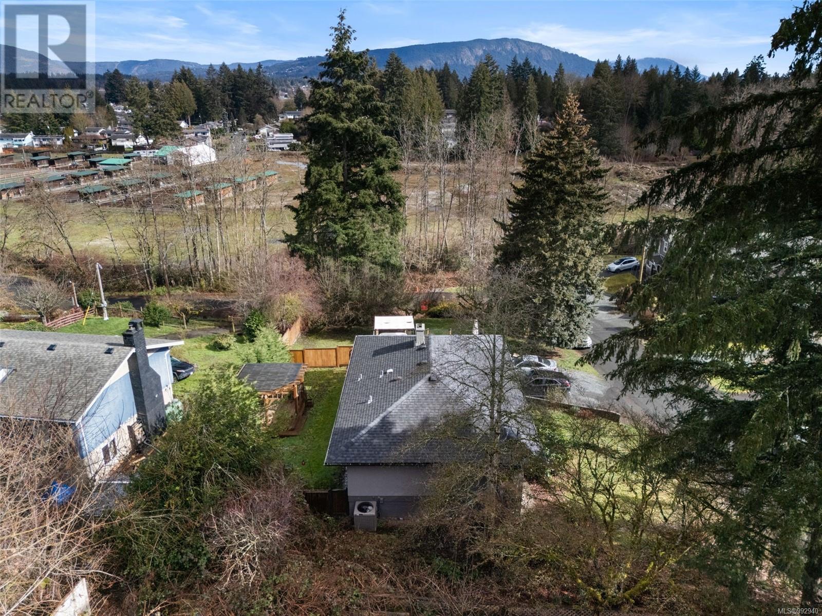 Property at 3039 Lashman Ave image 4