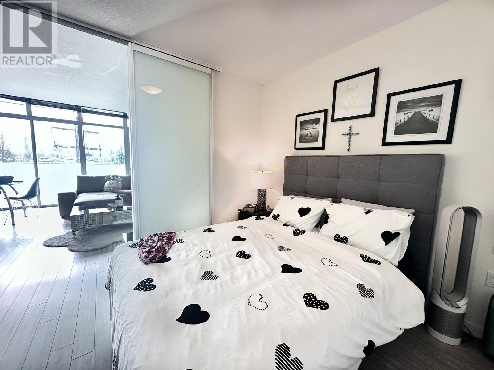 302 4310 Hastings Street, Burnaby, British Columbia  V5C 2J9 - Photo 3 - R2981185
