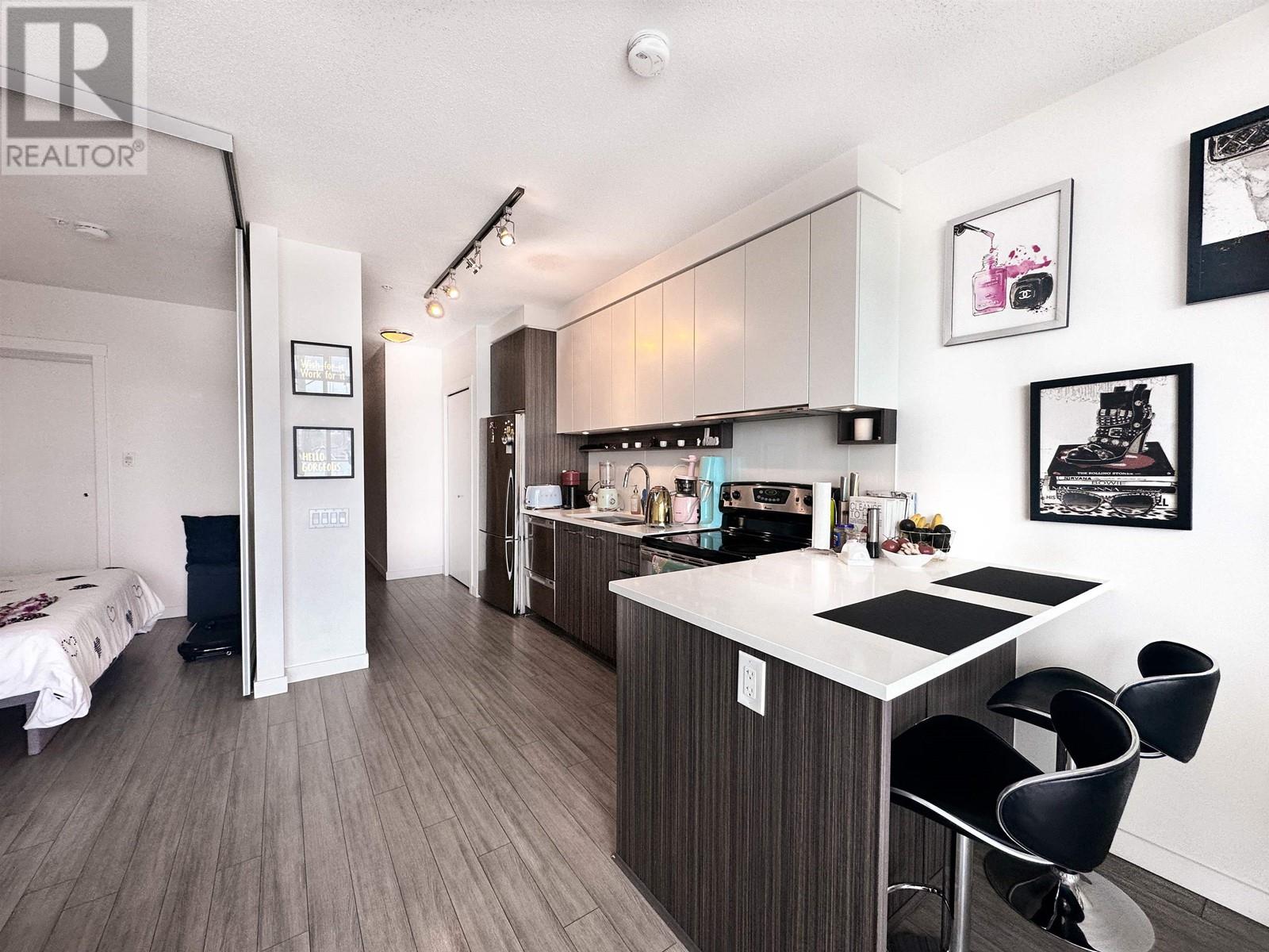 302 4310 Hastings Street, Burnaby, British Columbia  V5C 2J9 - Photo 7 - R2981185