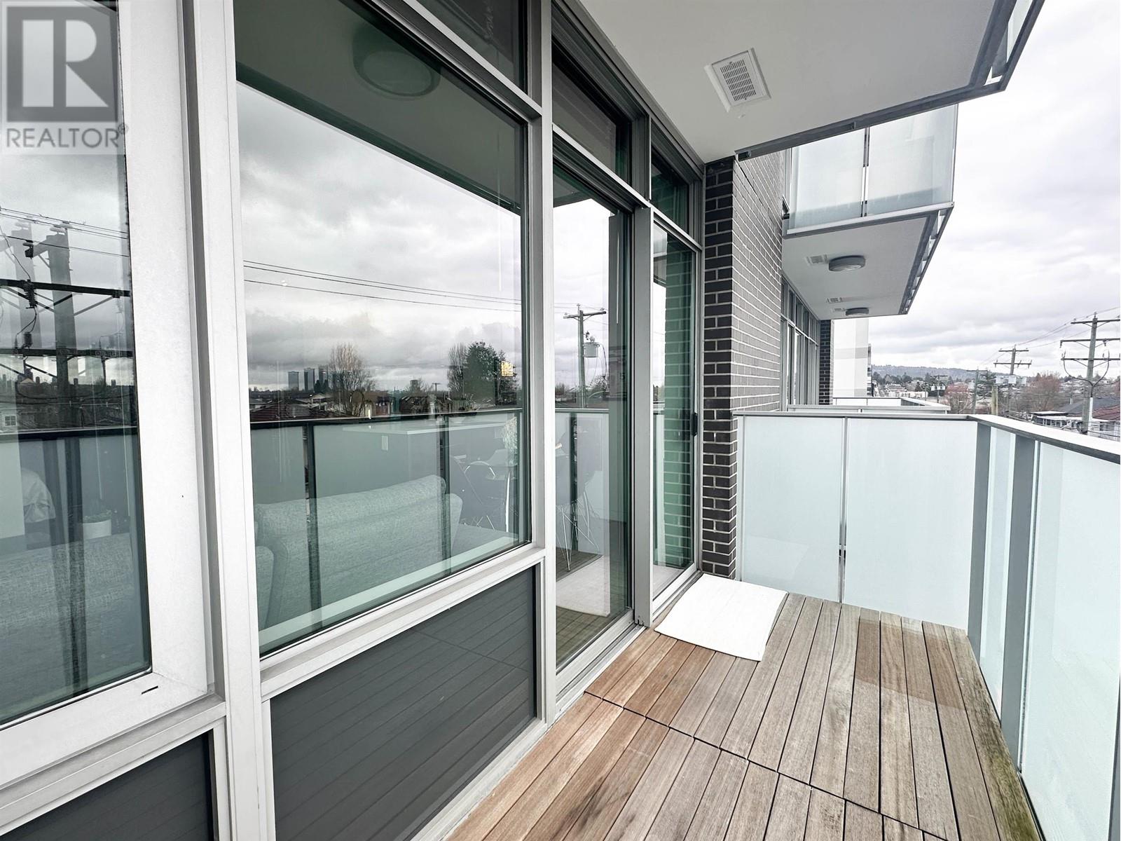 302 4310 Hastings Street, Burnaby, British Columbia  V5C 2J9 - Photo 11 - R2981185