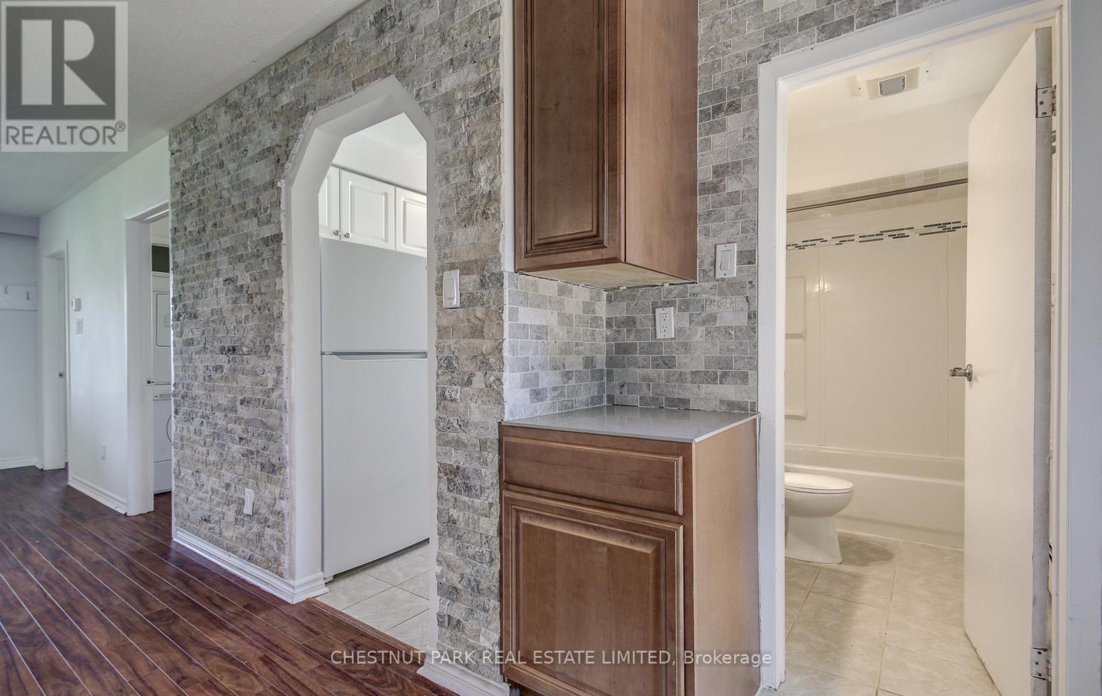 781 Third Avenue, Georgina, Ontario  L0E 1S0 - Photo 17 - N12038413