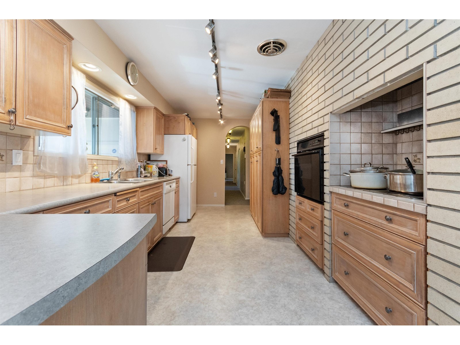 Property at 46681 MACKEN AVENUE image 4