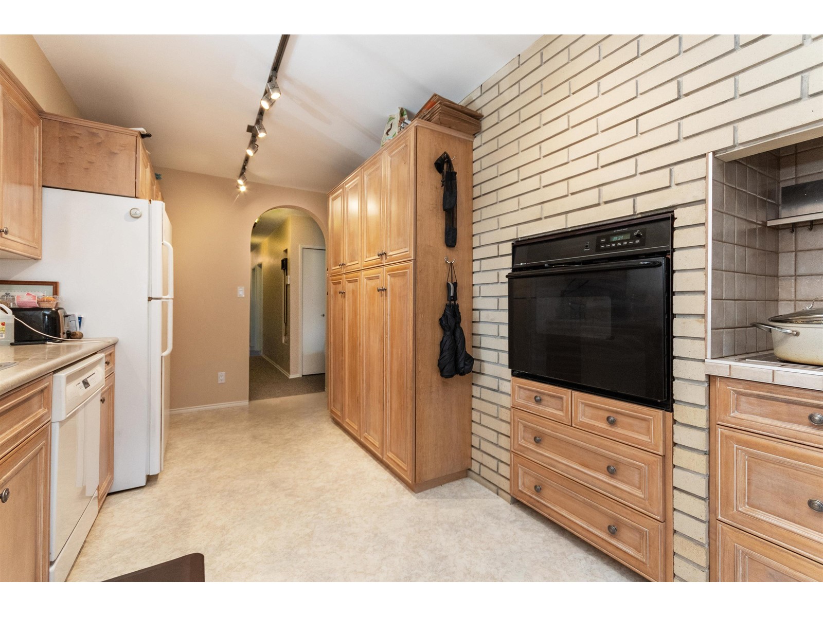 Property at 46681 MACKEN AVENUE image 5