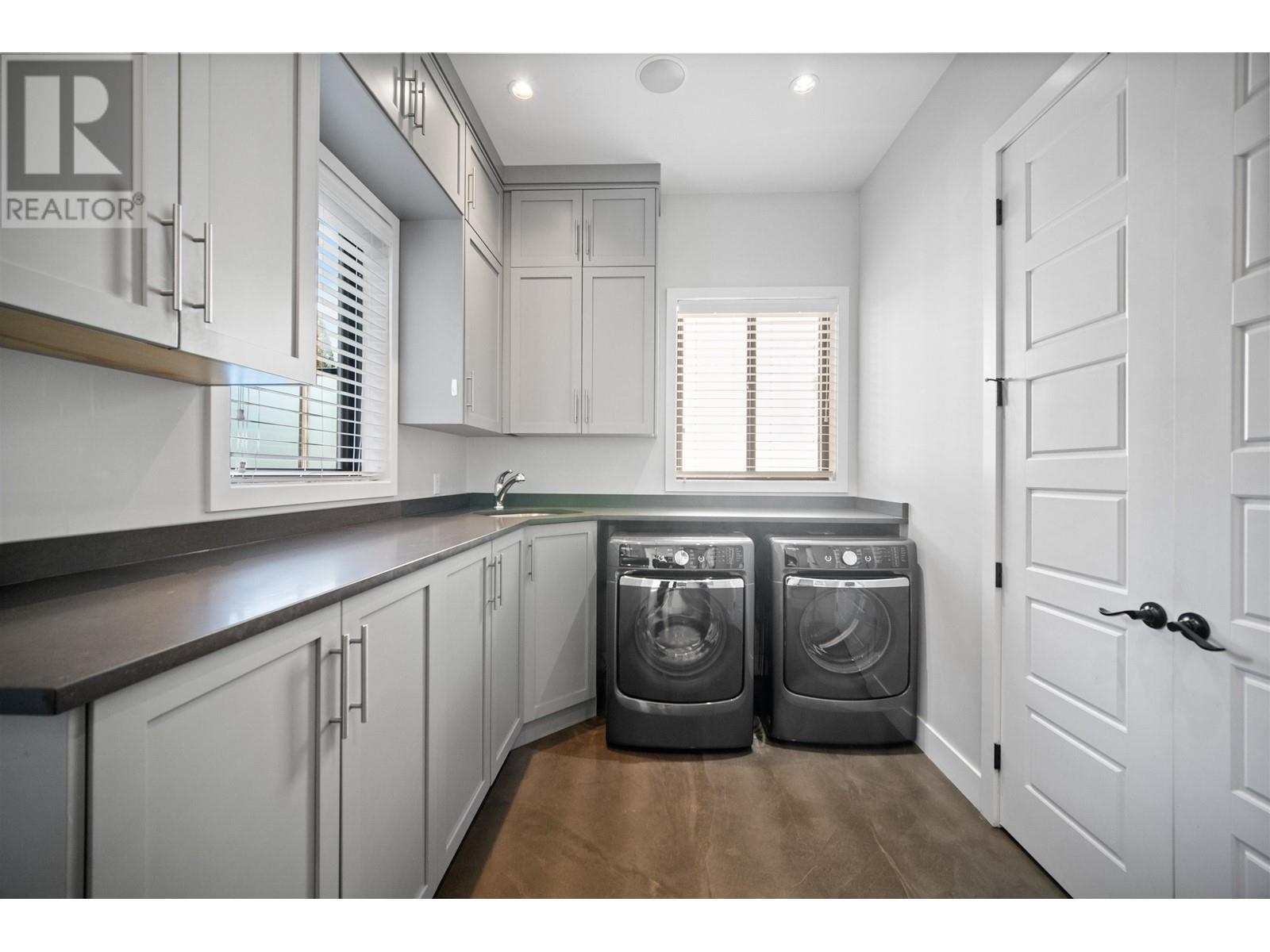 741 Blue Mountain Street, Coquitlam, British Columbia  V3J 4S3 - Photo 18 - R2981173