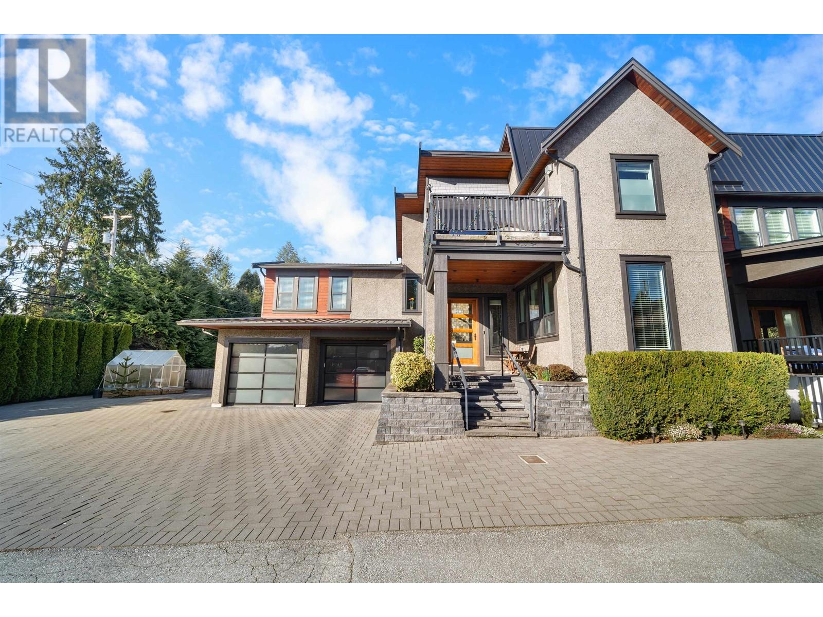 741 Blue Mountain Street, Coquitlam, British Columbia  V3J 4S3 - Photo 2 - R2981173