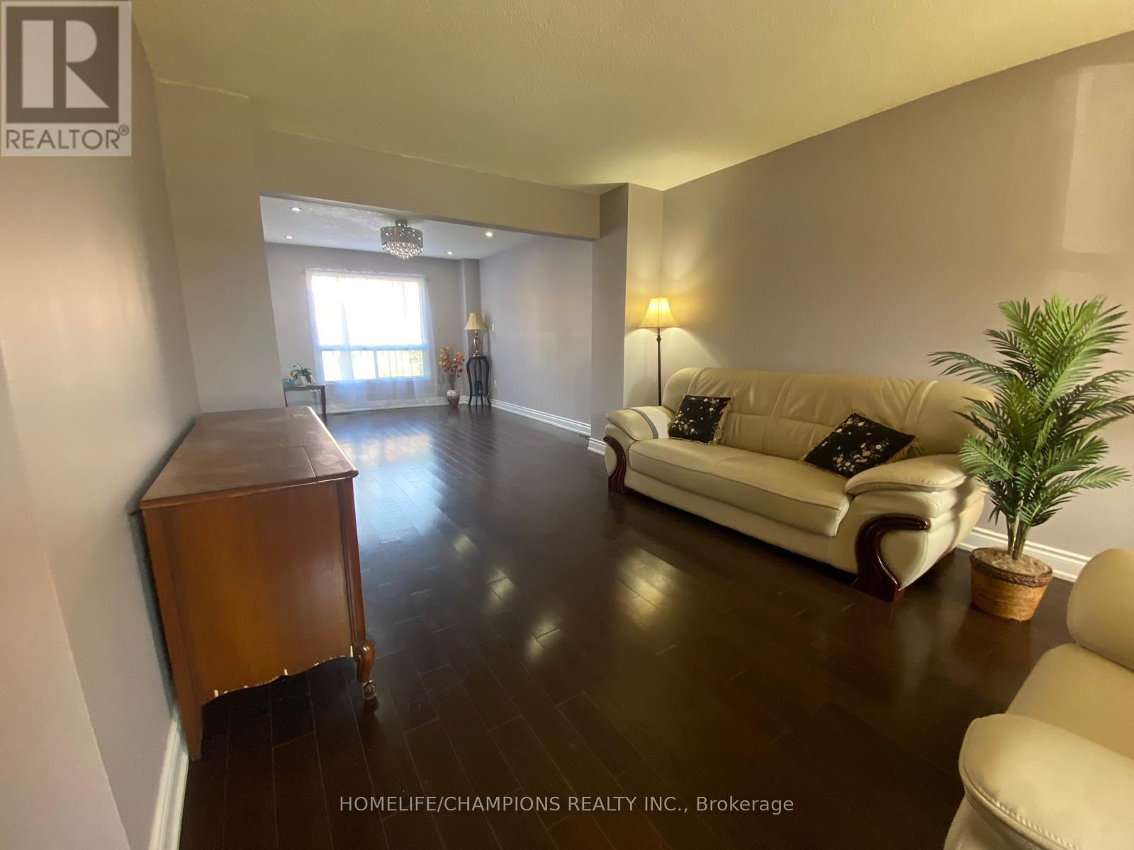 Property at 46 CANMORE BOULEVARD image 2