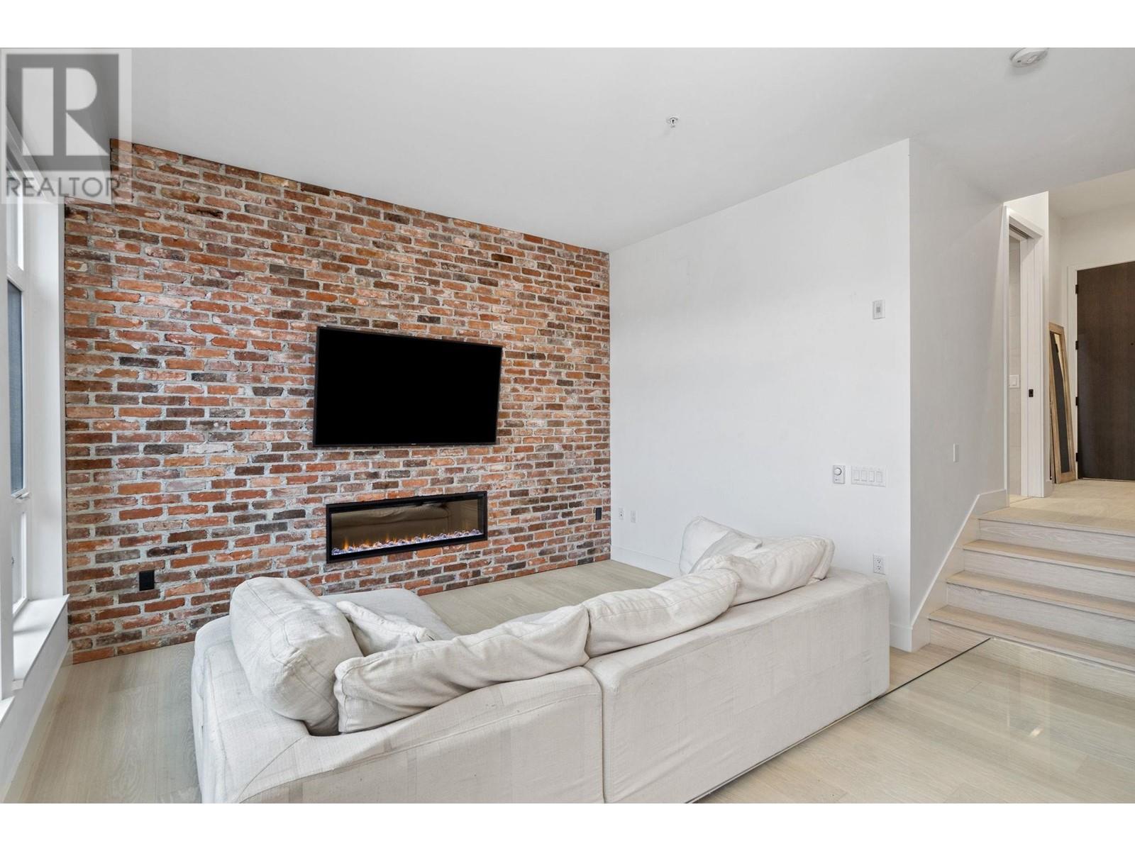 121 300 Salter Street, New Westminster, British Columbia  V3M 0L9 - Photo 4 - R2981152