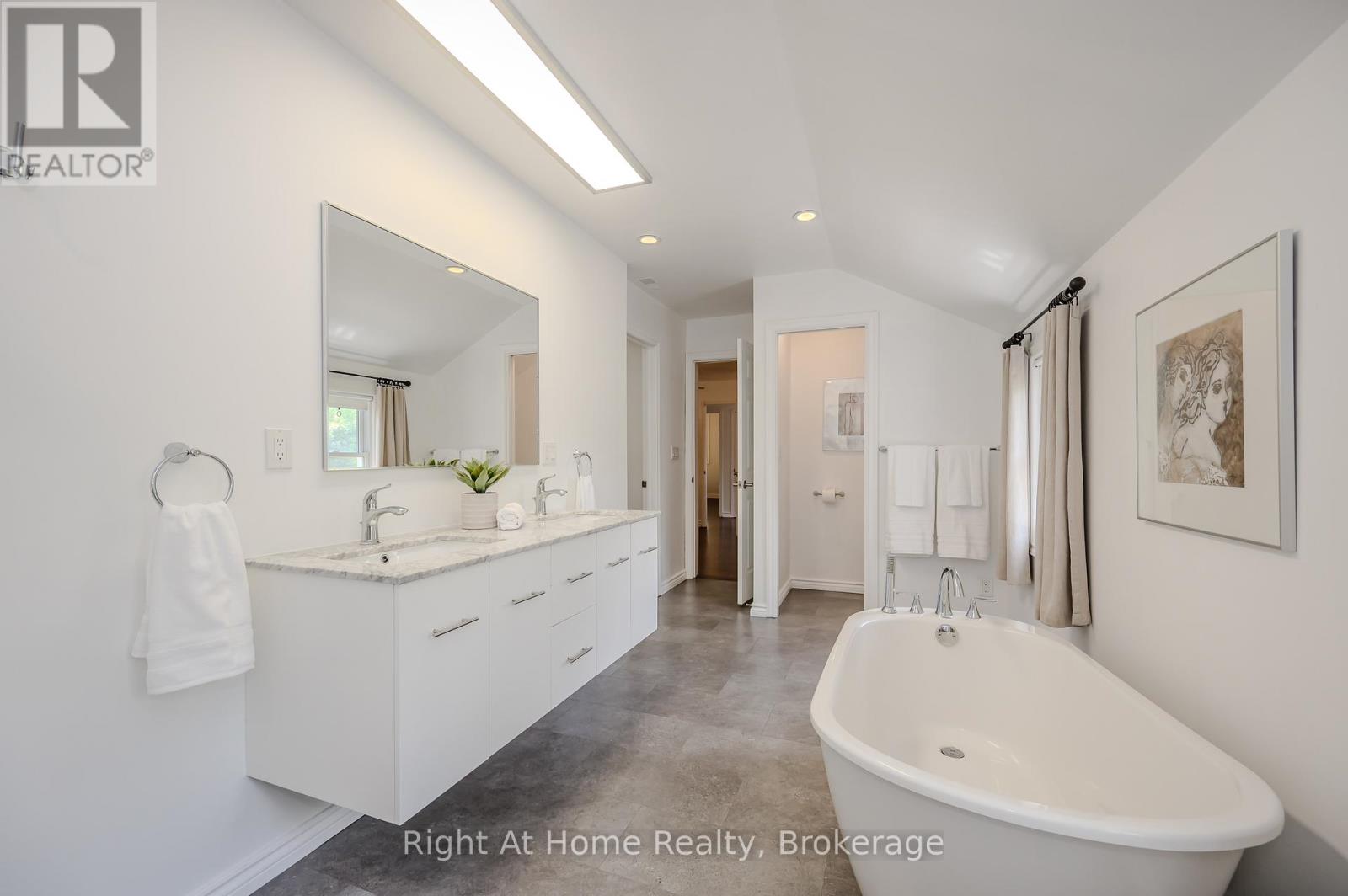 76 Brock Street W, Oakville, Ontario  L6K 2Z1 - Photo 15 - W12038641