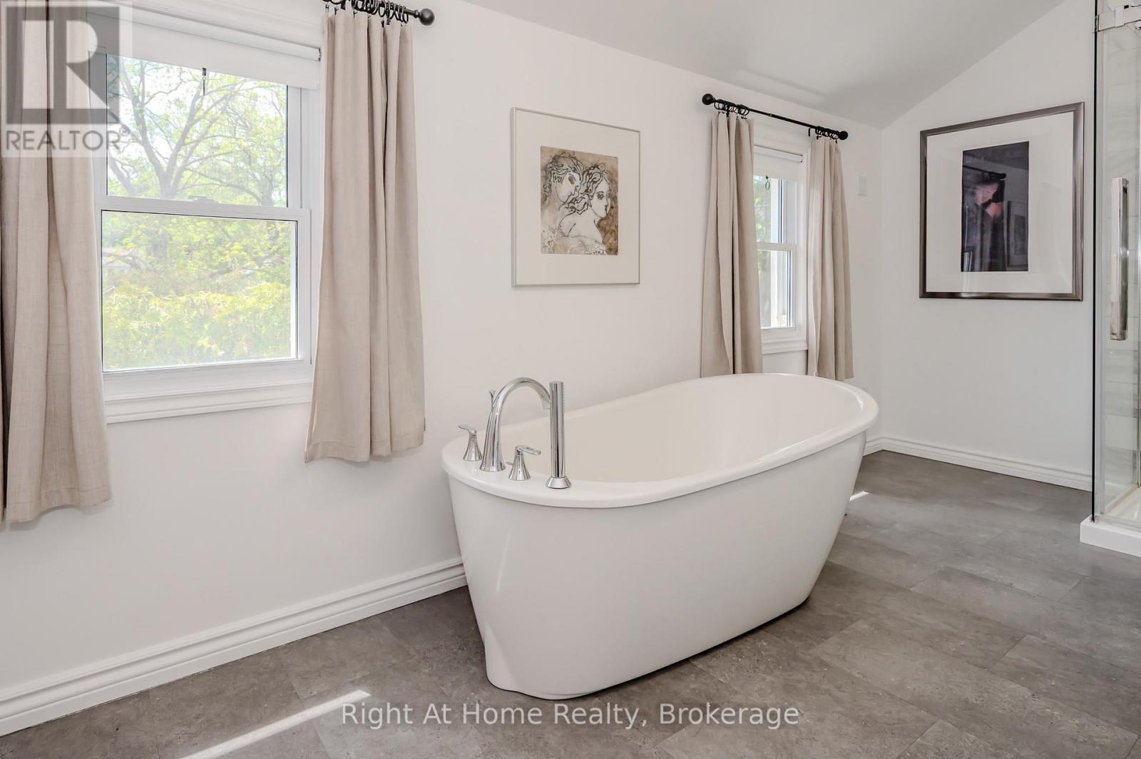 76 Brock Street W, Oakville, Ontario  L6K 2Z1 - Photo 16 - W12038641