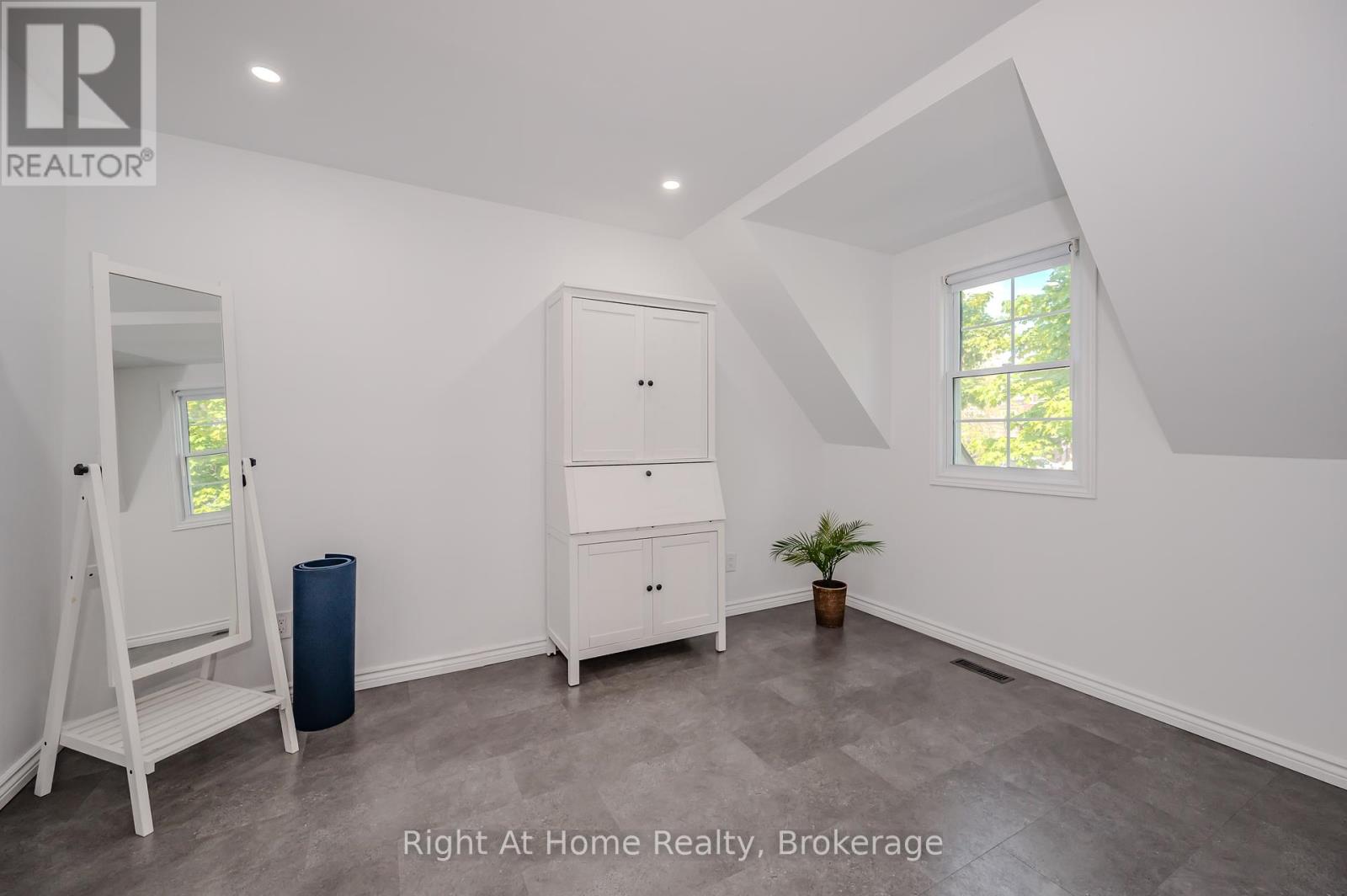 76 Brock Street W, Oakville, Ontario  L6K 2Z1 - Photo 19 - W12038641