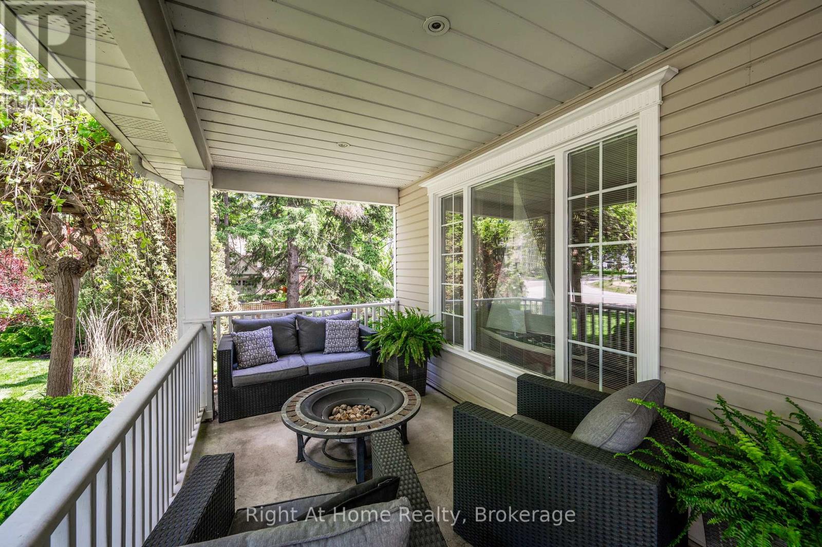 76 Brock Street W, Oakville, Ontario  L6K 2Z1 - Photo 3 - W12038641