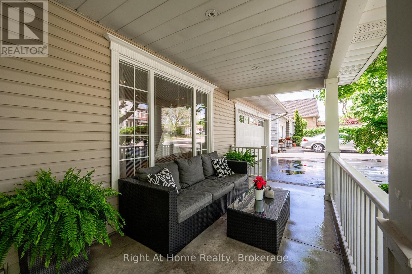 76 Brock Street W, Oakville, Ontario  L6K 2Z1 - Photo 4 - W12038641